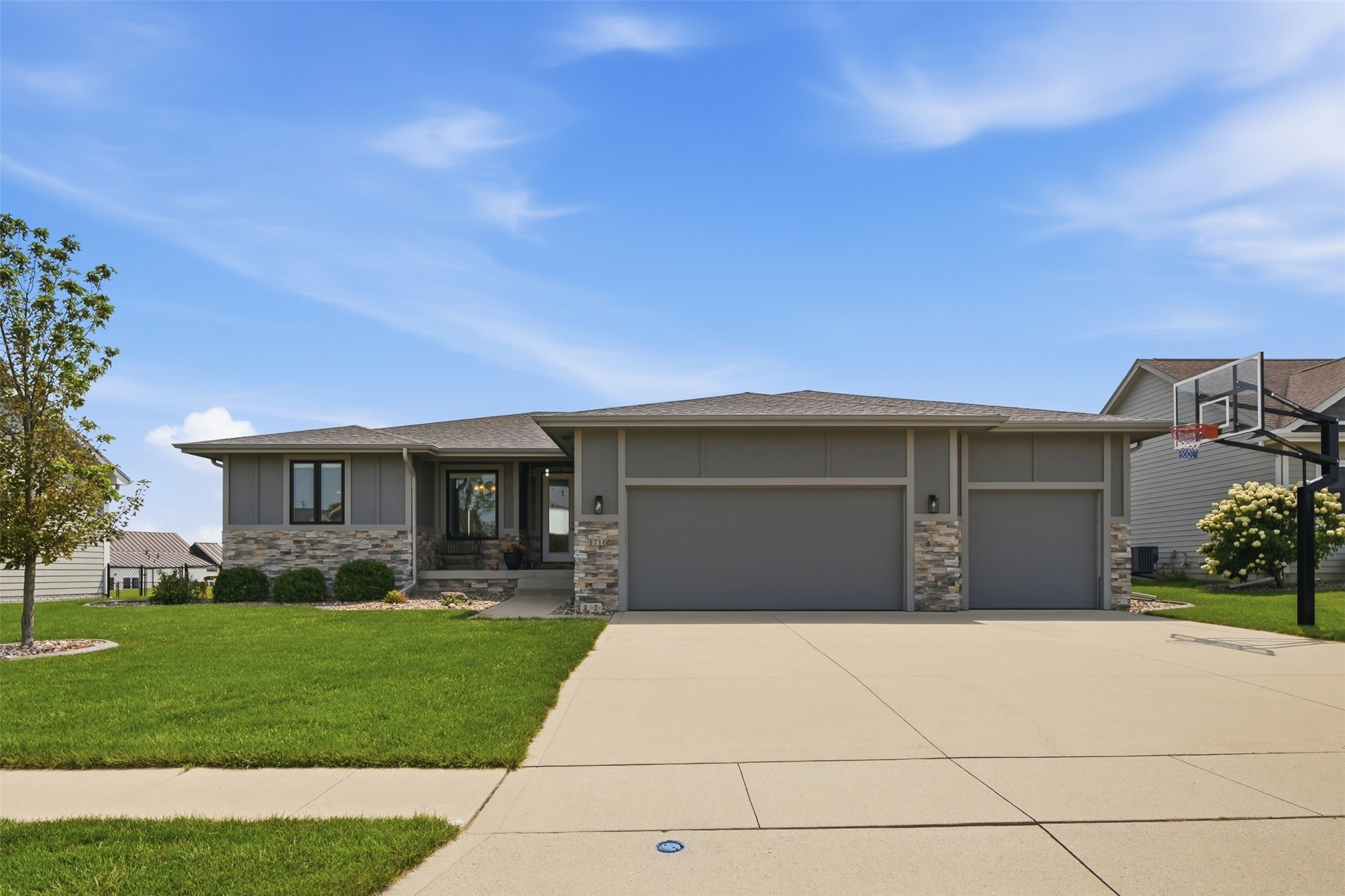 1716 Falcon Drive Property Photo 1