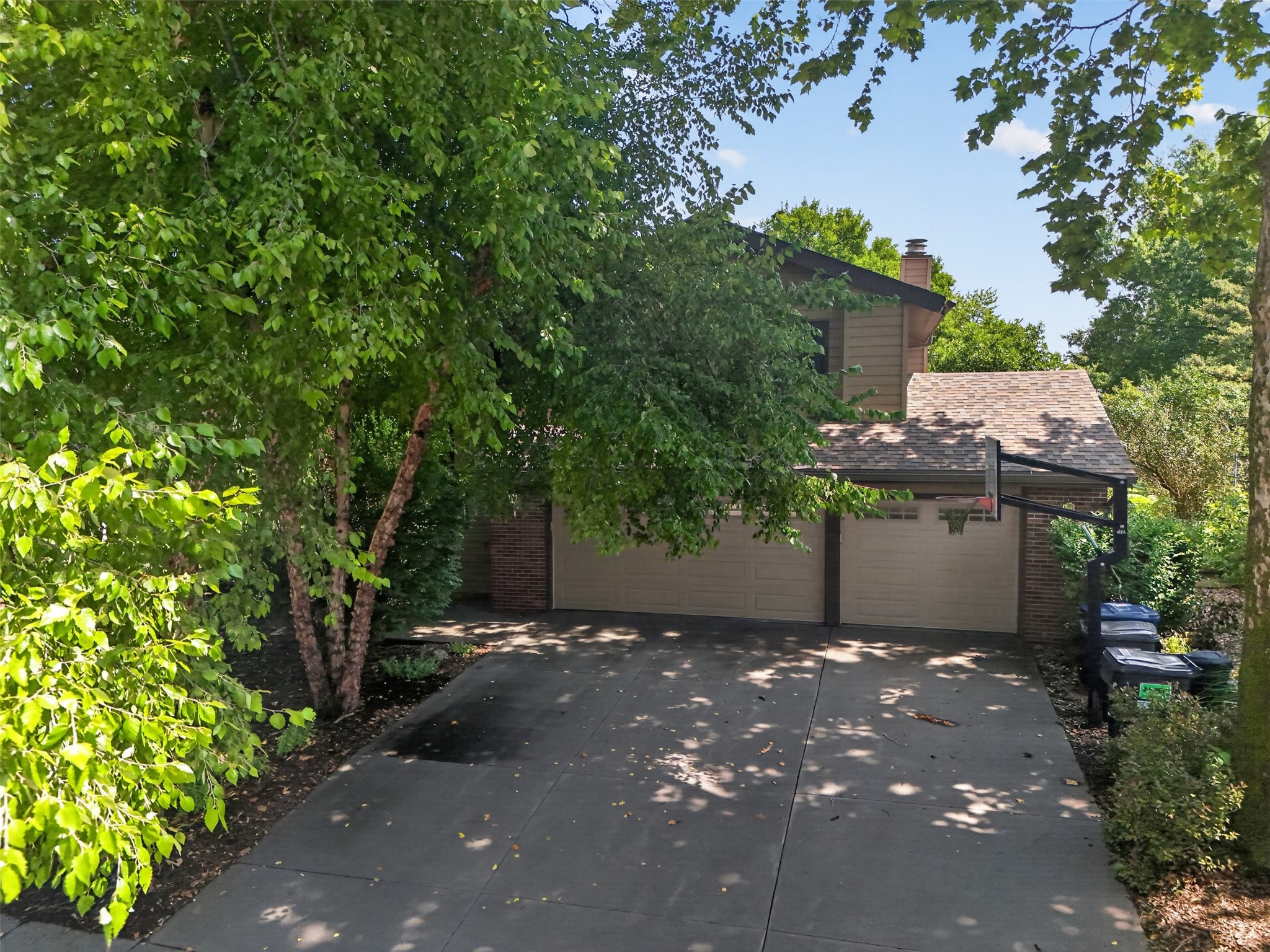 1902 Stevenson Drive Property Photo 1