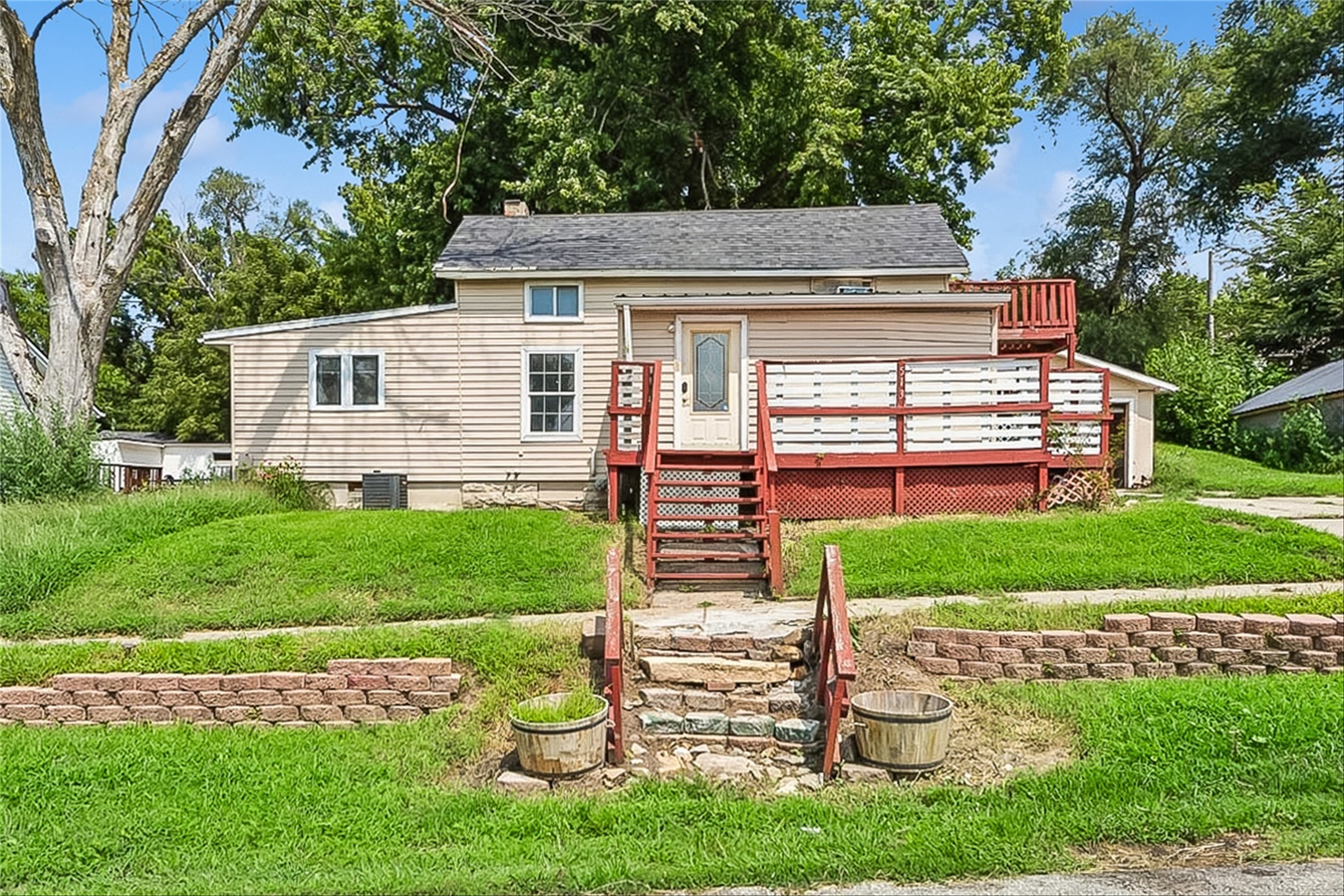 513 2nd Street Property Photo 1