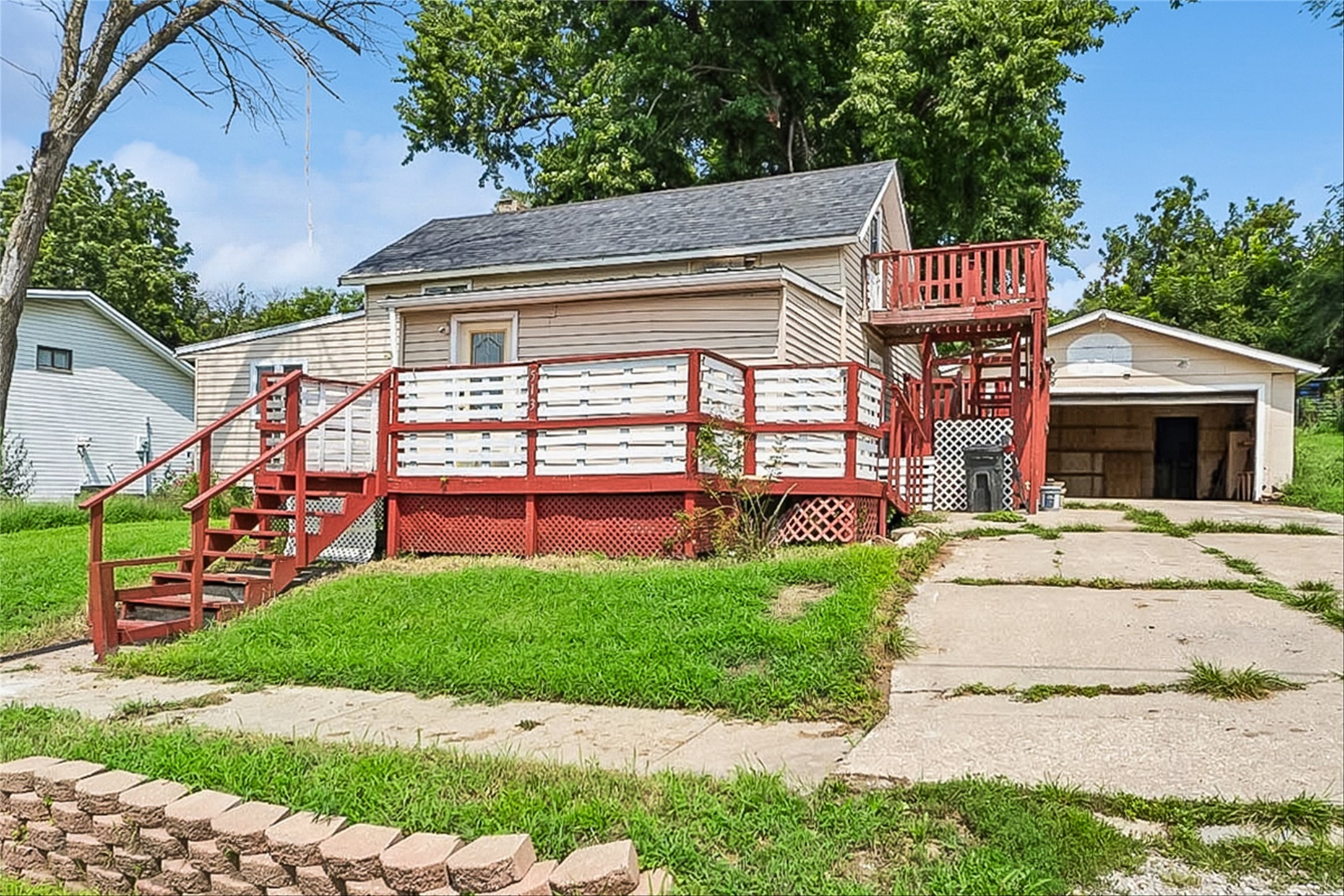 513 2nd Street Property Photo 2