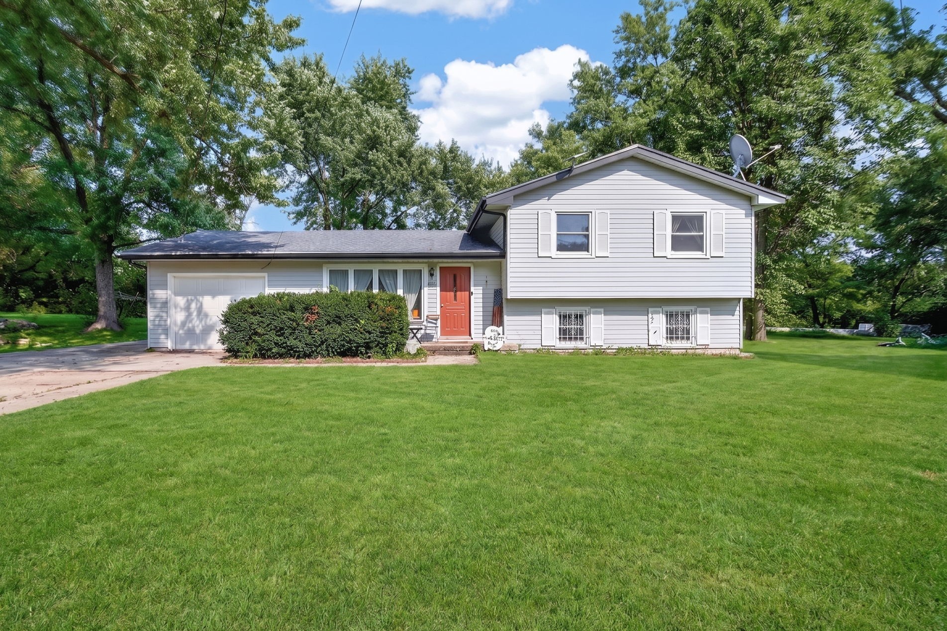 8219 Lista Lane Property Photo 1