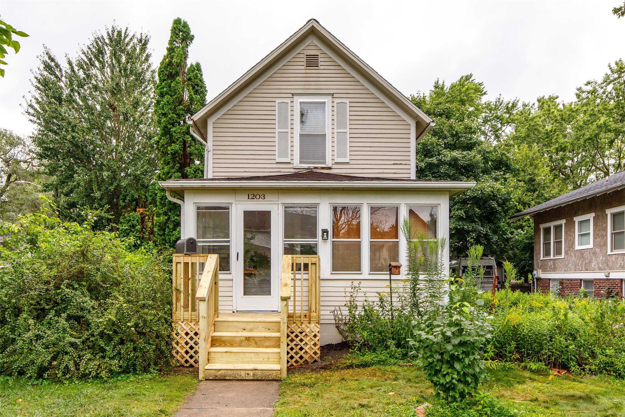 1203 Burnett Avenue Property Photo 1