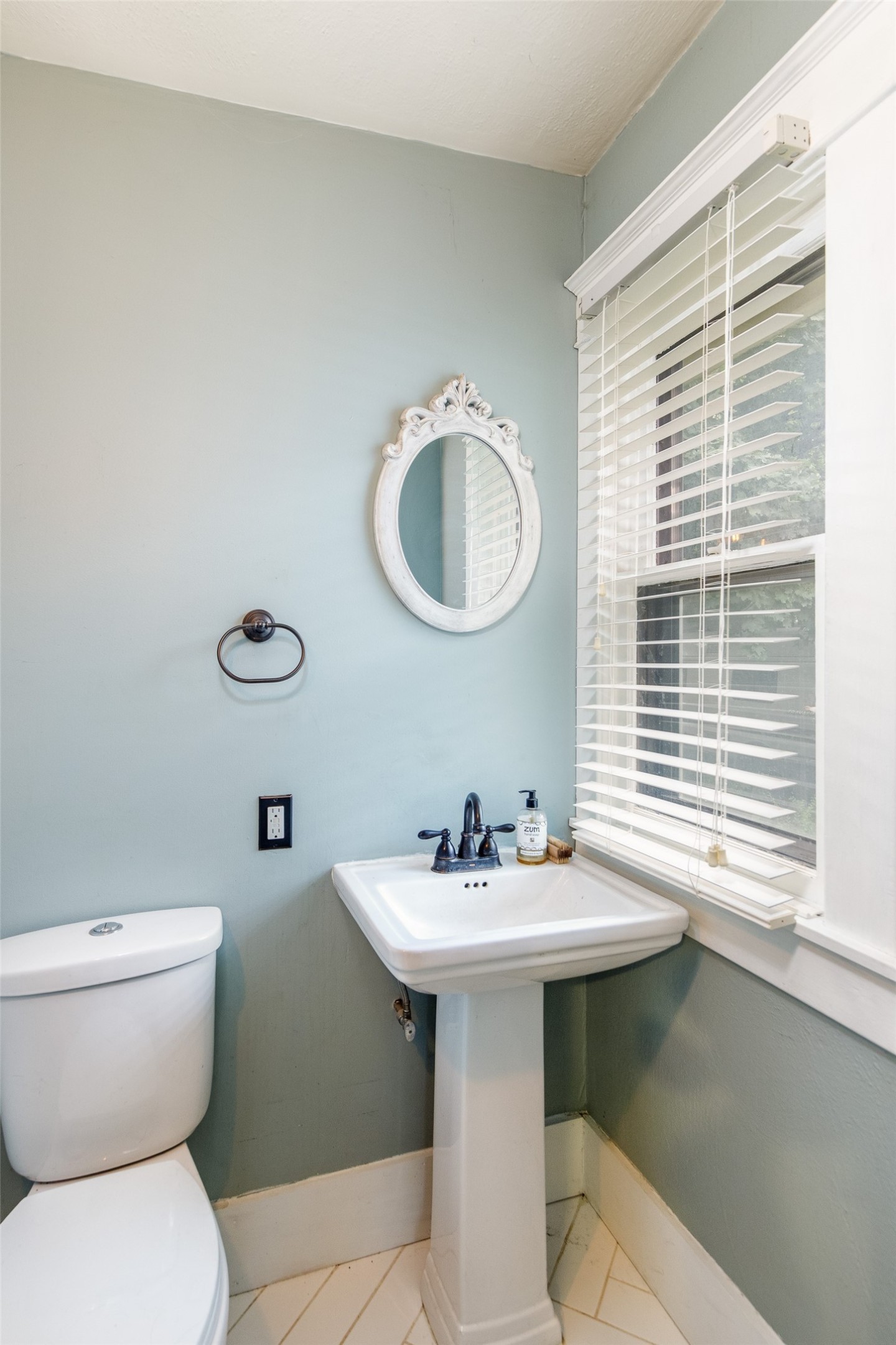 1203 Burnett Avenue Property Photo 10