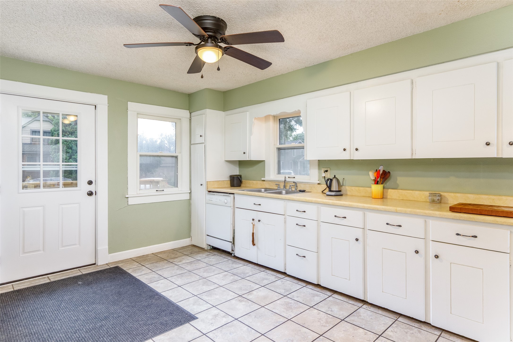 1203 Burnett Avenue Property Photo 11
