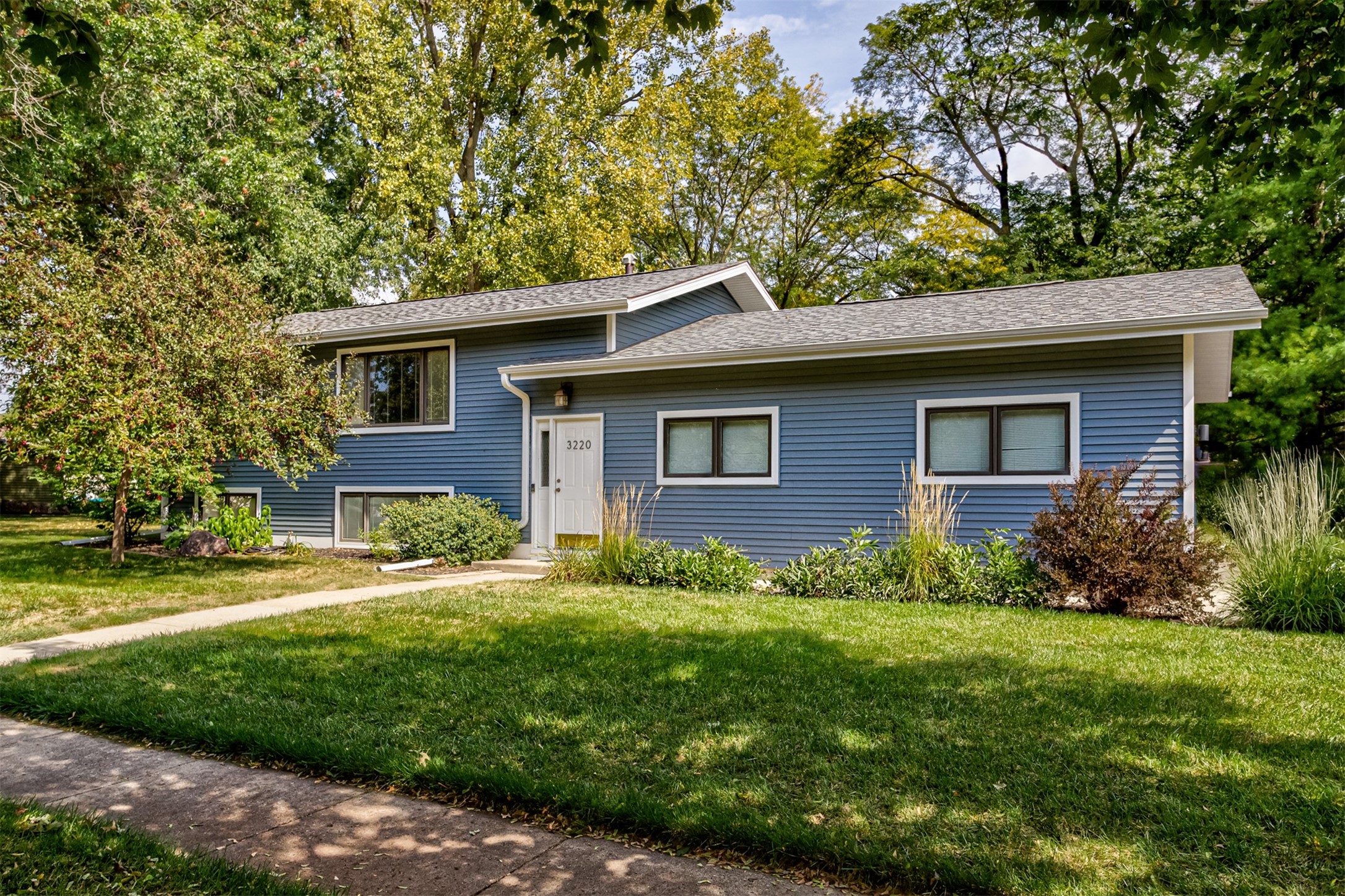 3220 Diamond Street Property Photo 1