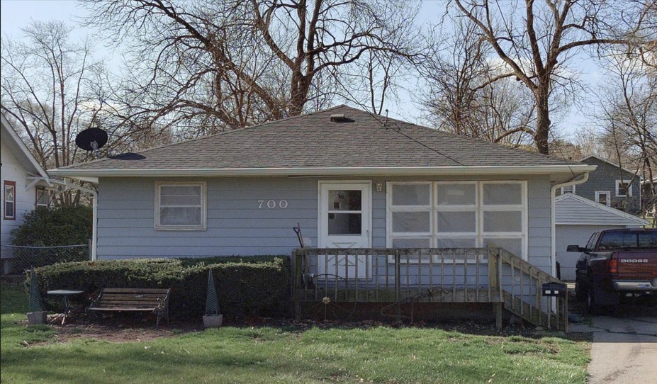 700 Creston Avenue Property Photo 1