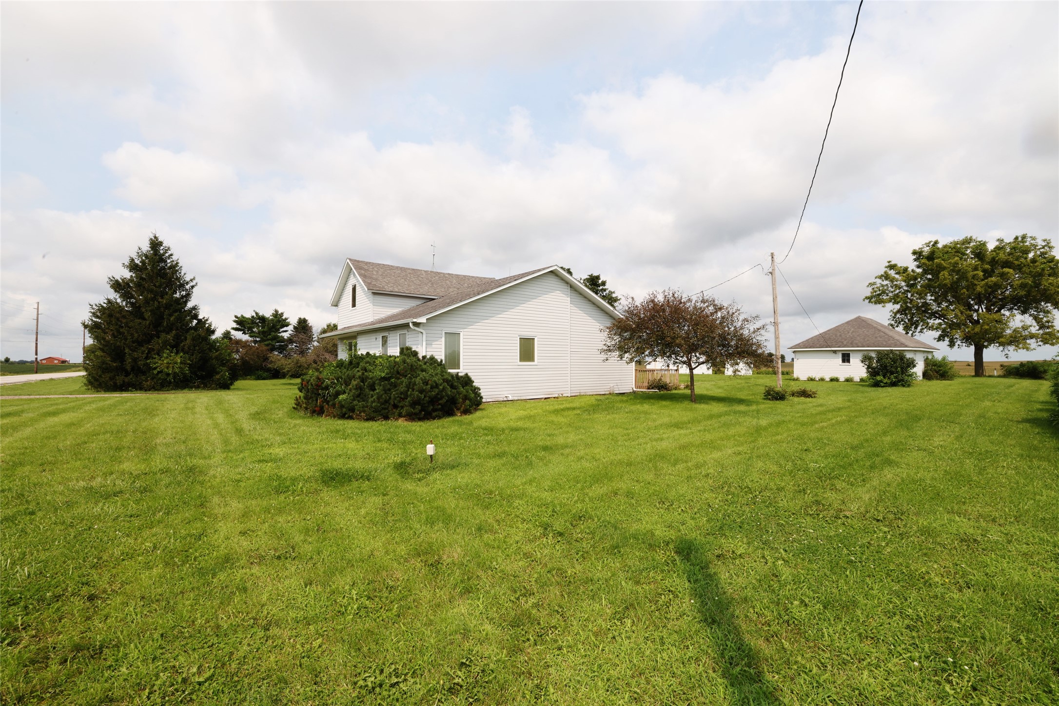 2050 S Ave Avenue Property Photo 3