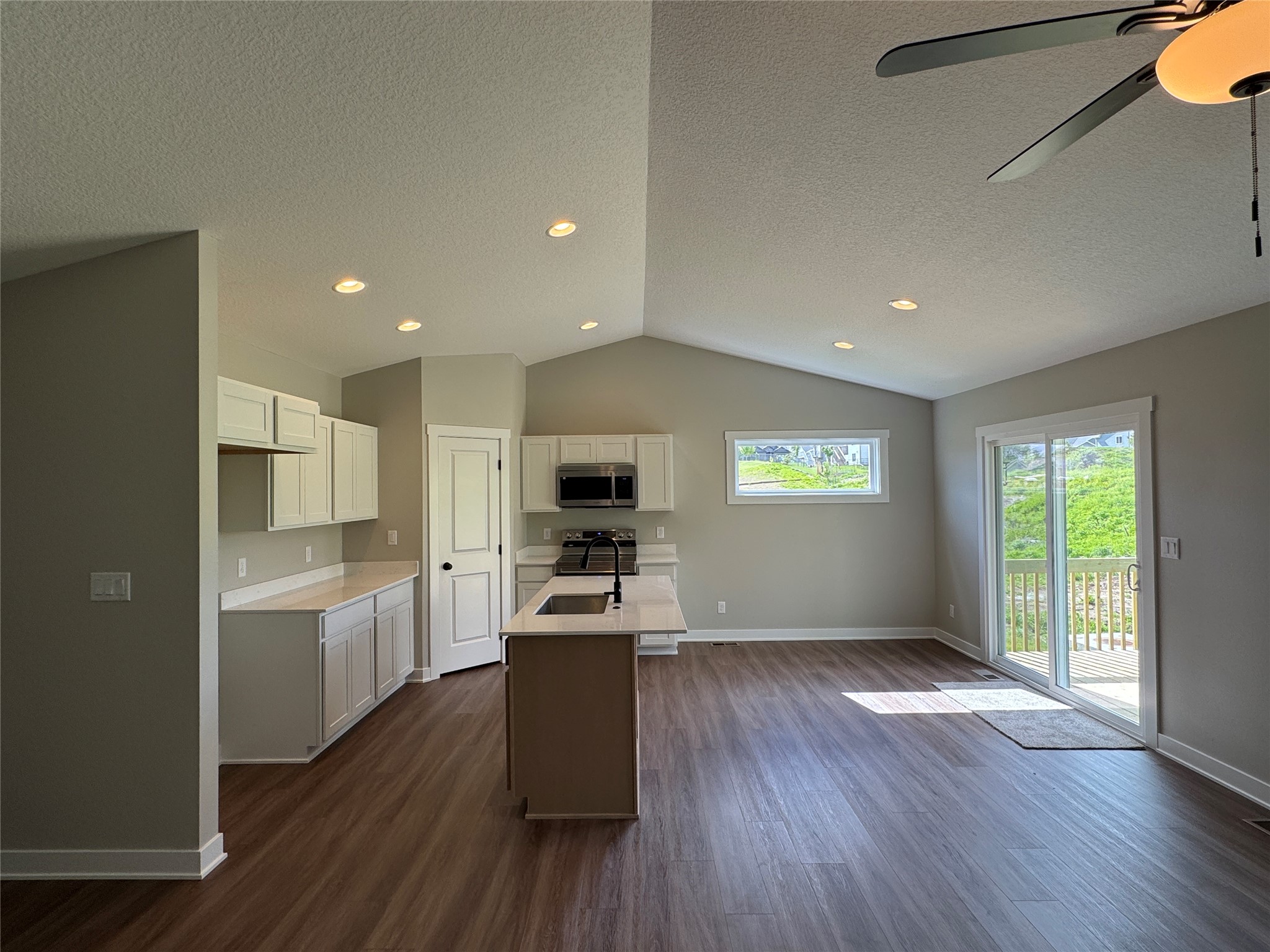 4825 Synergy Street Property Photo 6