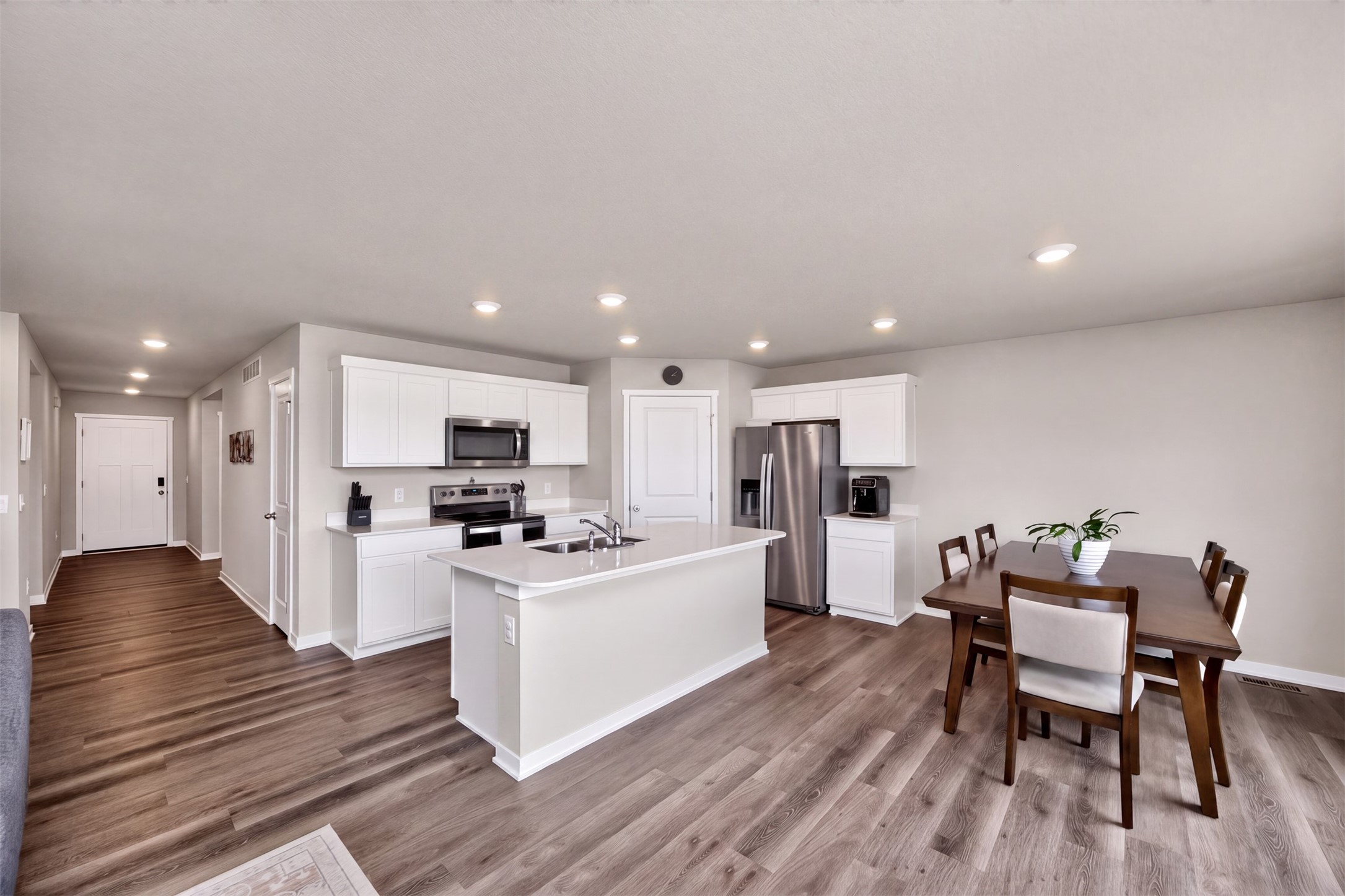 1636 Ne Deerfield Drive Property Photo 8