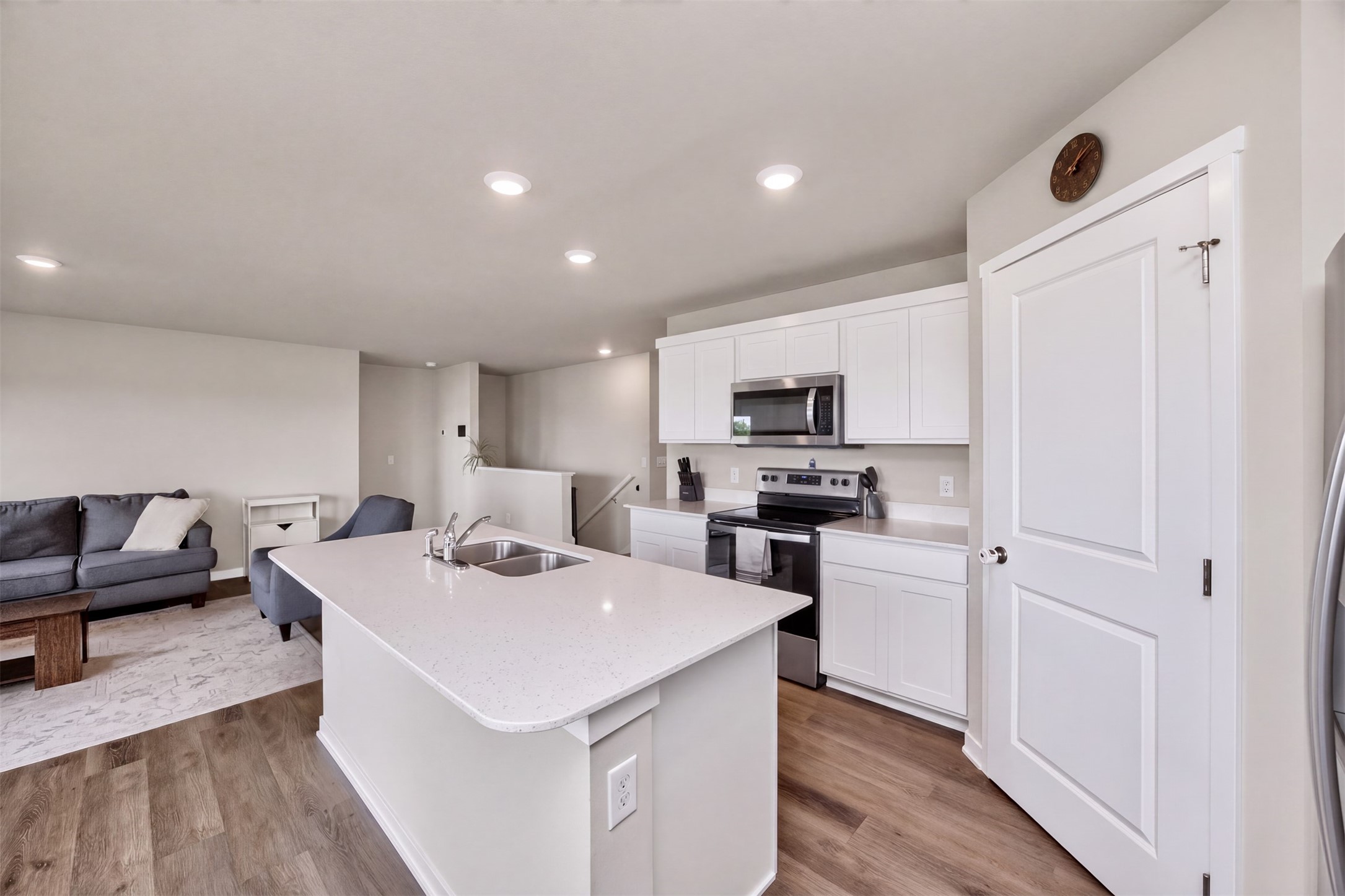 1636 Ne Deerfield Drive Property Photo 12