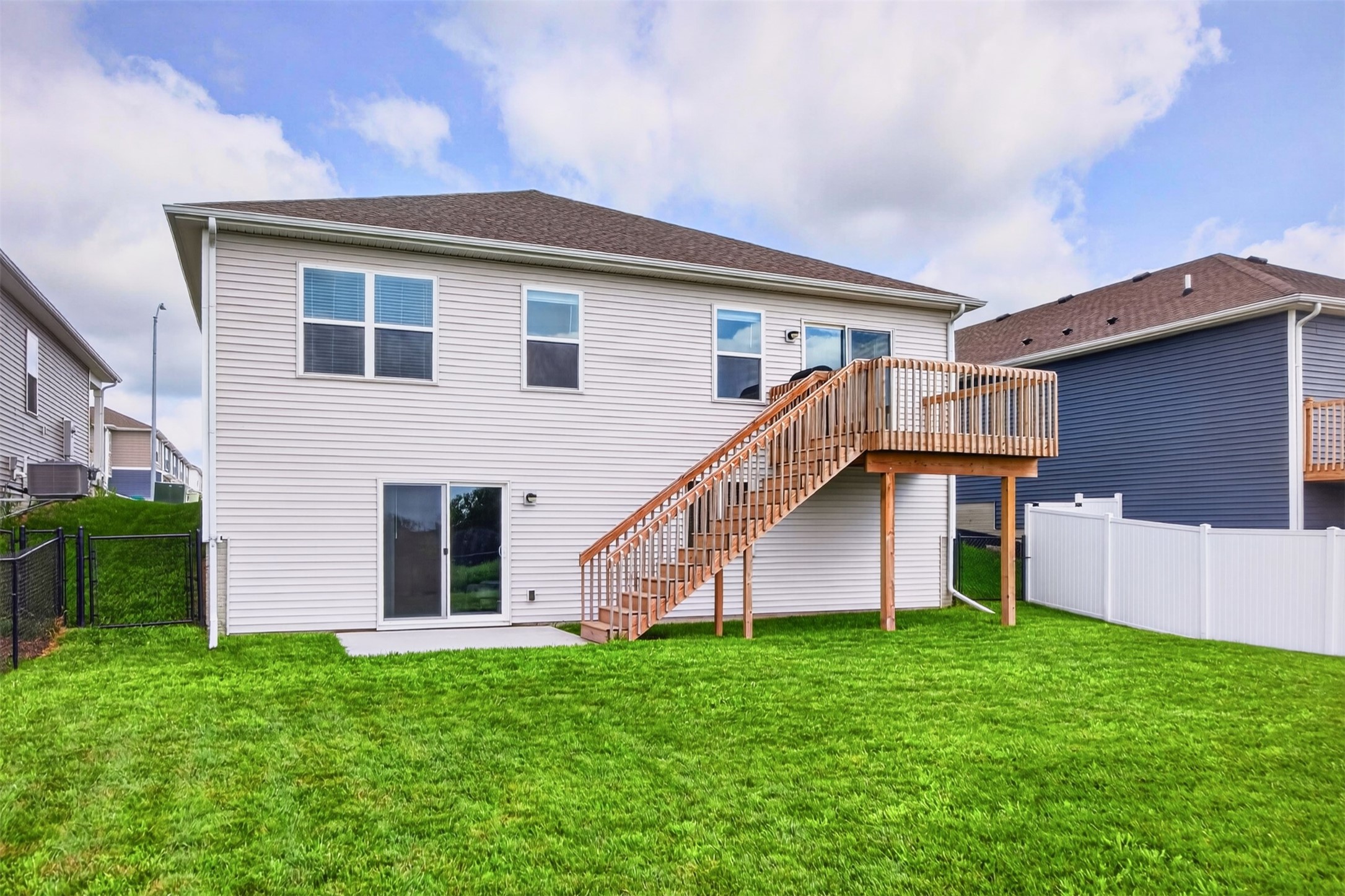 1636 Ne Deerfield Drive Property Photo 29
