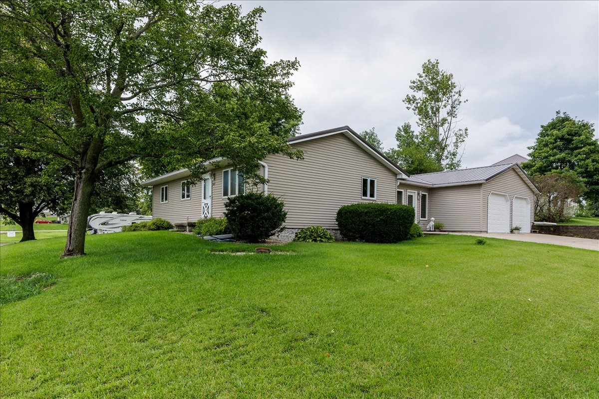 507 2nd Street Property Photo 2