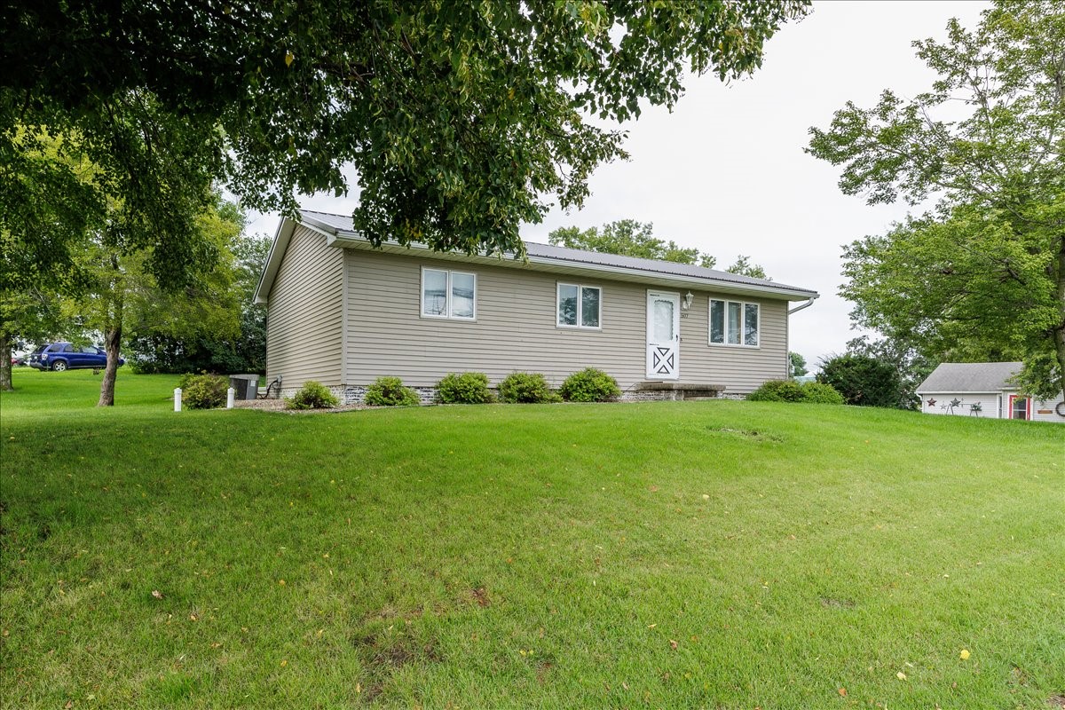 507 2nd Street Property Photo 3