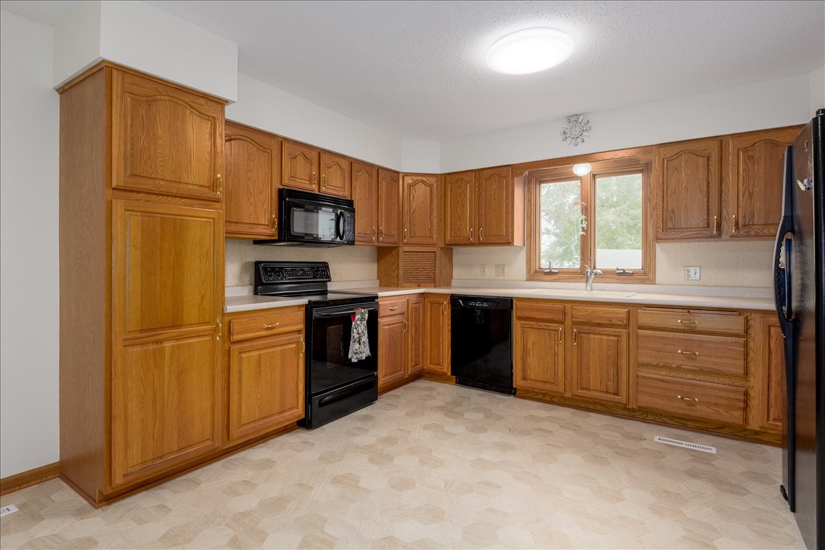 507 2nd Street Property Photo 5