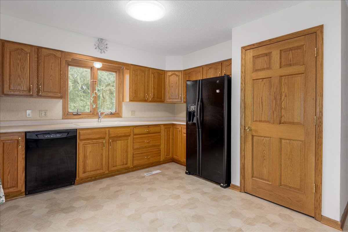 507 2nd Street Property Photo 6