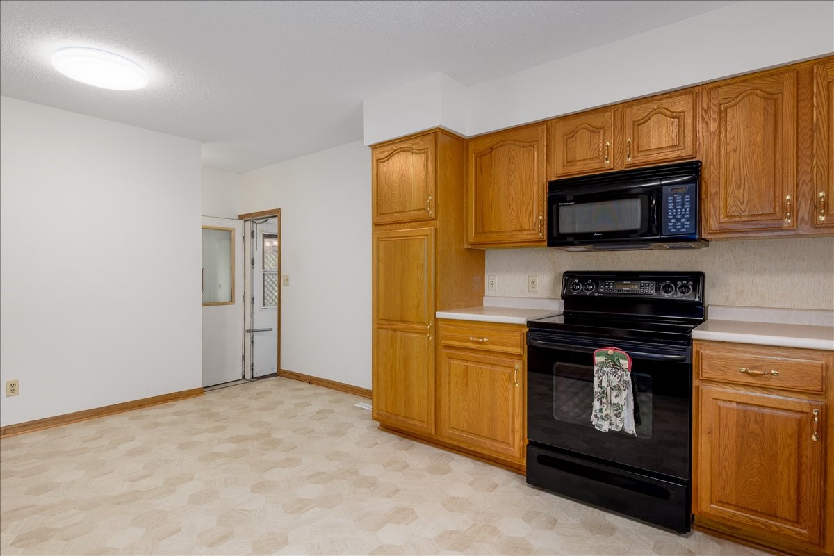 507 2nd Street Property Photo 7
