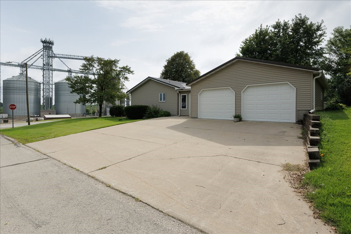 507 2nd Street Property Photo 25