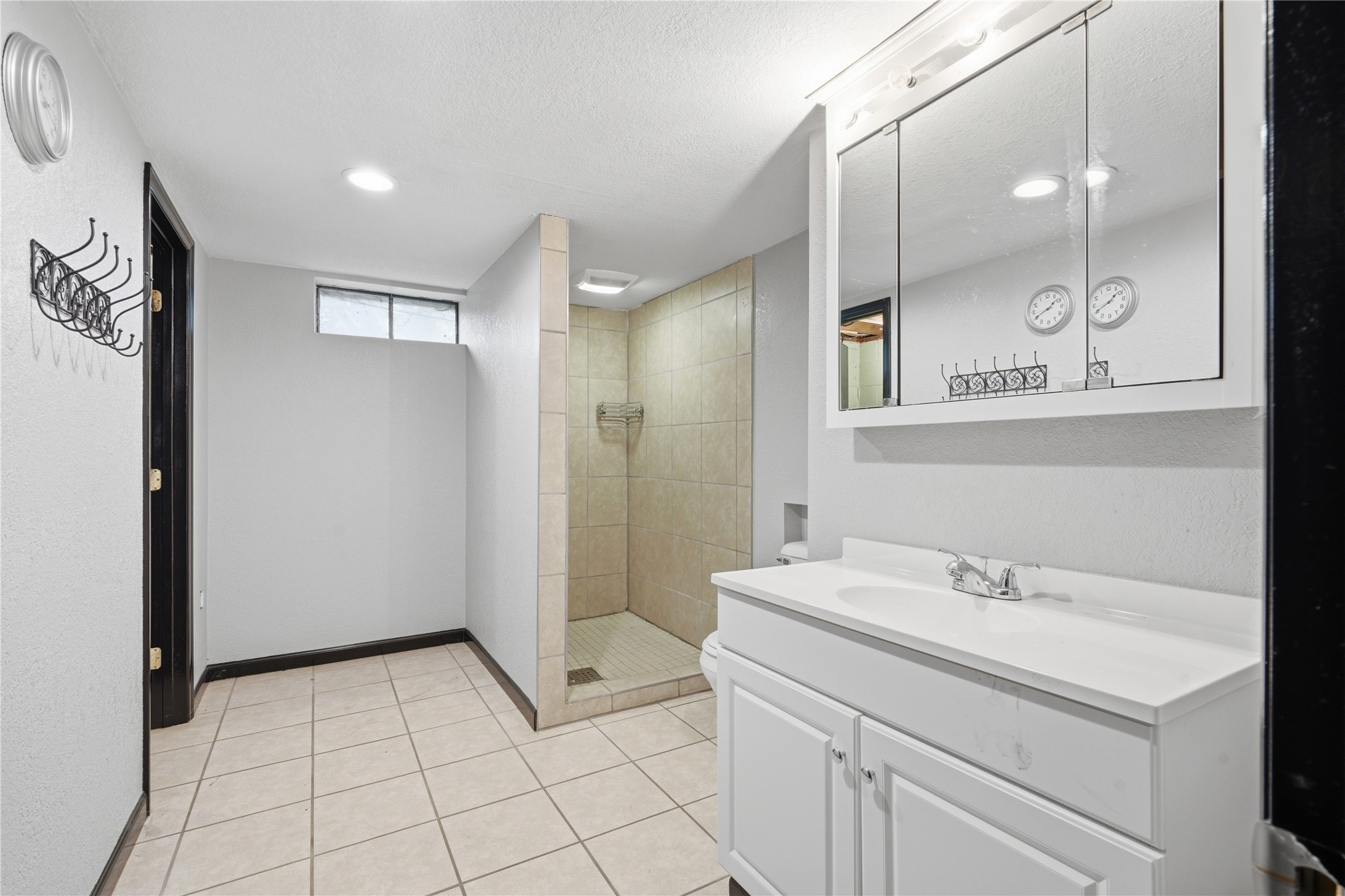 900 E Girard Avenue Property Photo 16