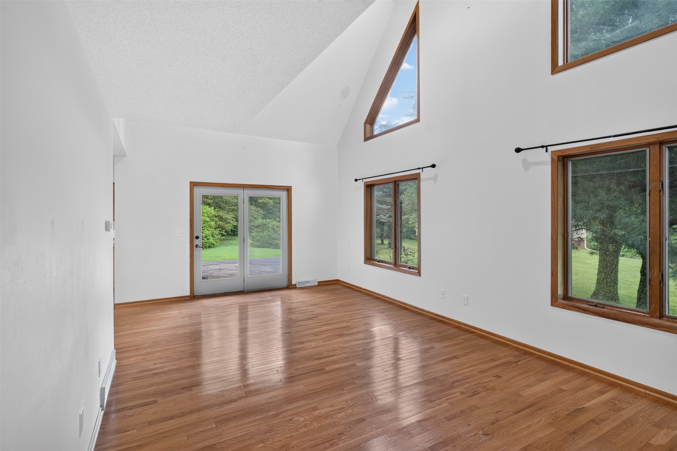 1077 Marshalltown Boulevard Property Photo 3