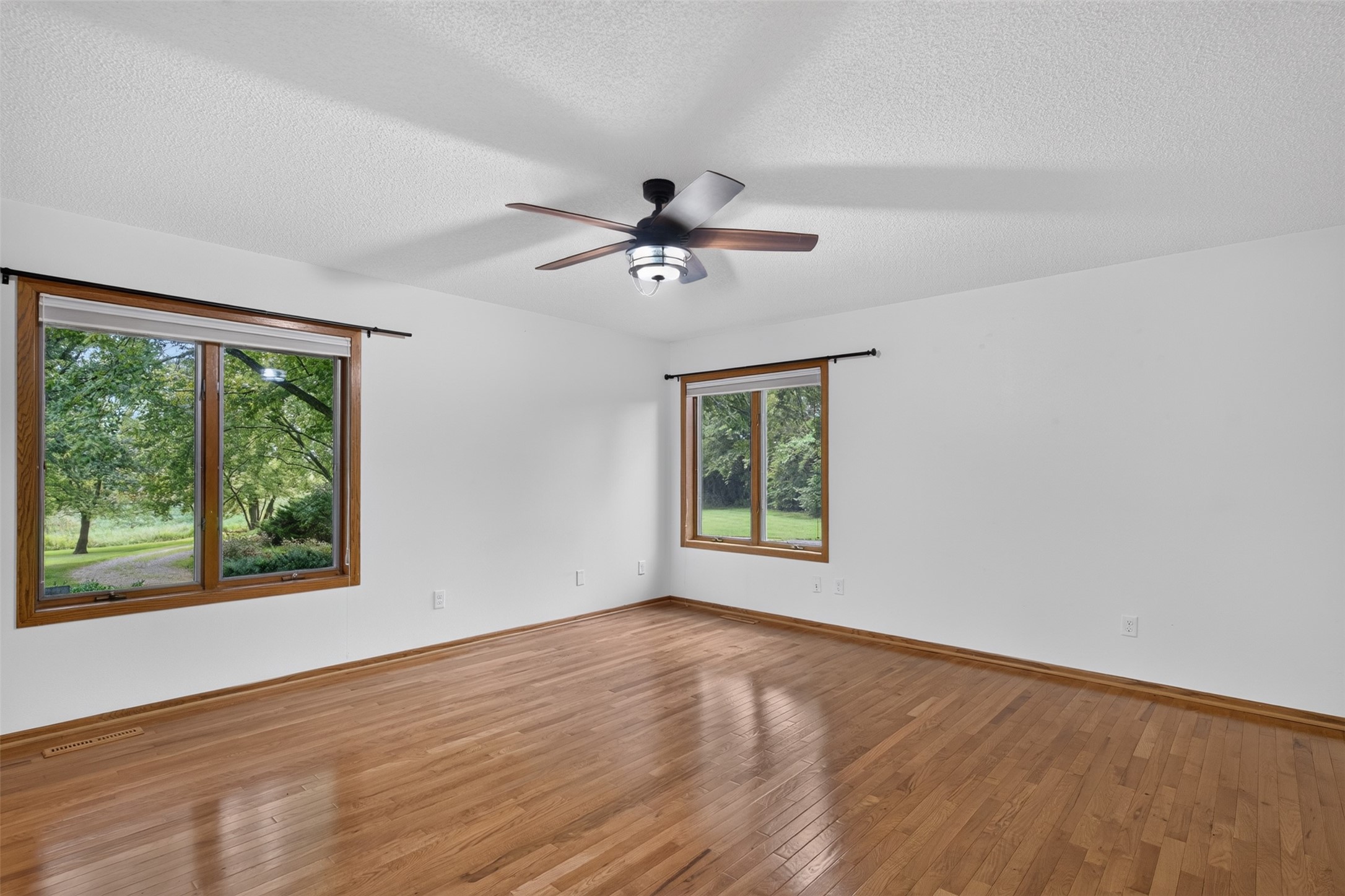 1077 Marshalltown Boulevard Property Photo 9