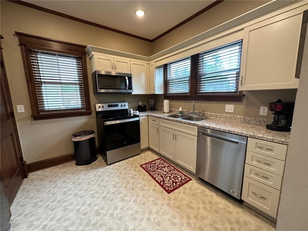 417 N John Wayne Drive Property Photo 10