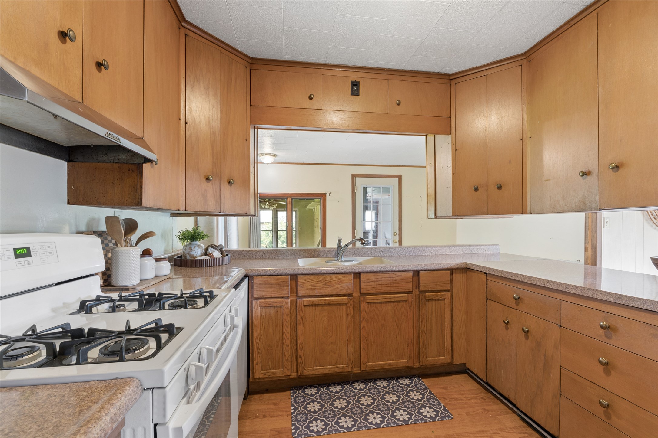 200 Fairway Drive Property Photo 15