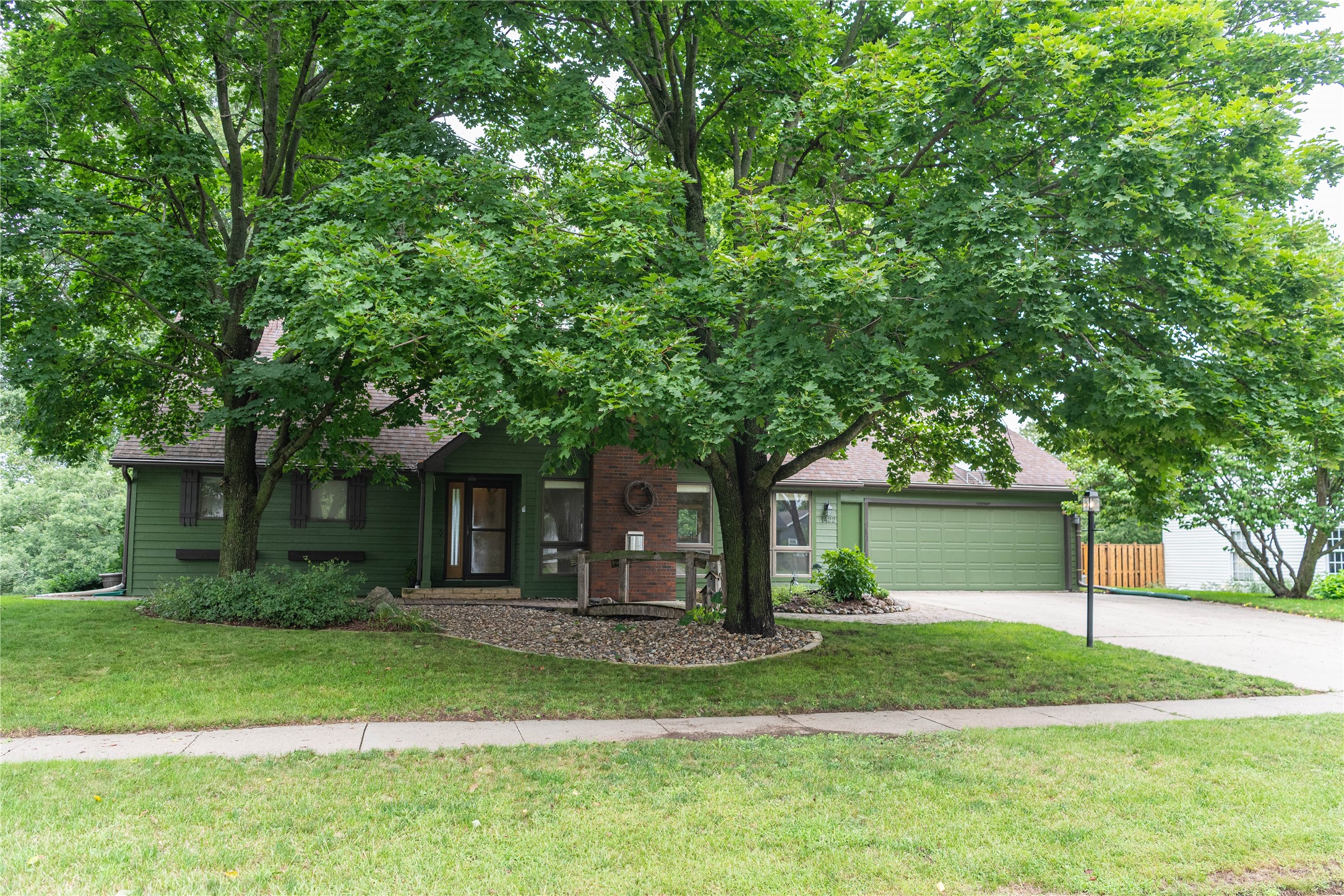 1422 Edgewood Drive Property Photo 1