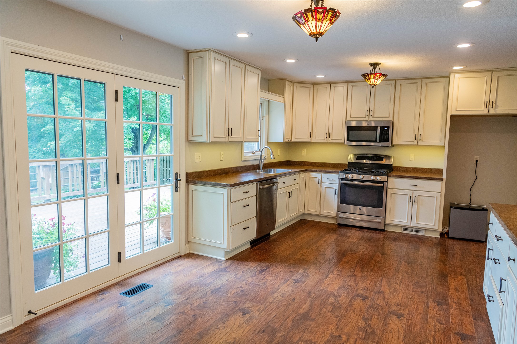 1422 Edgewood Drive Property Photo 8