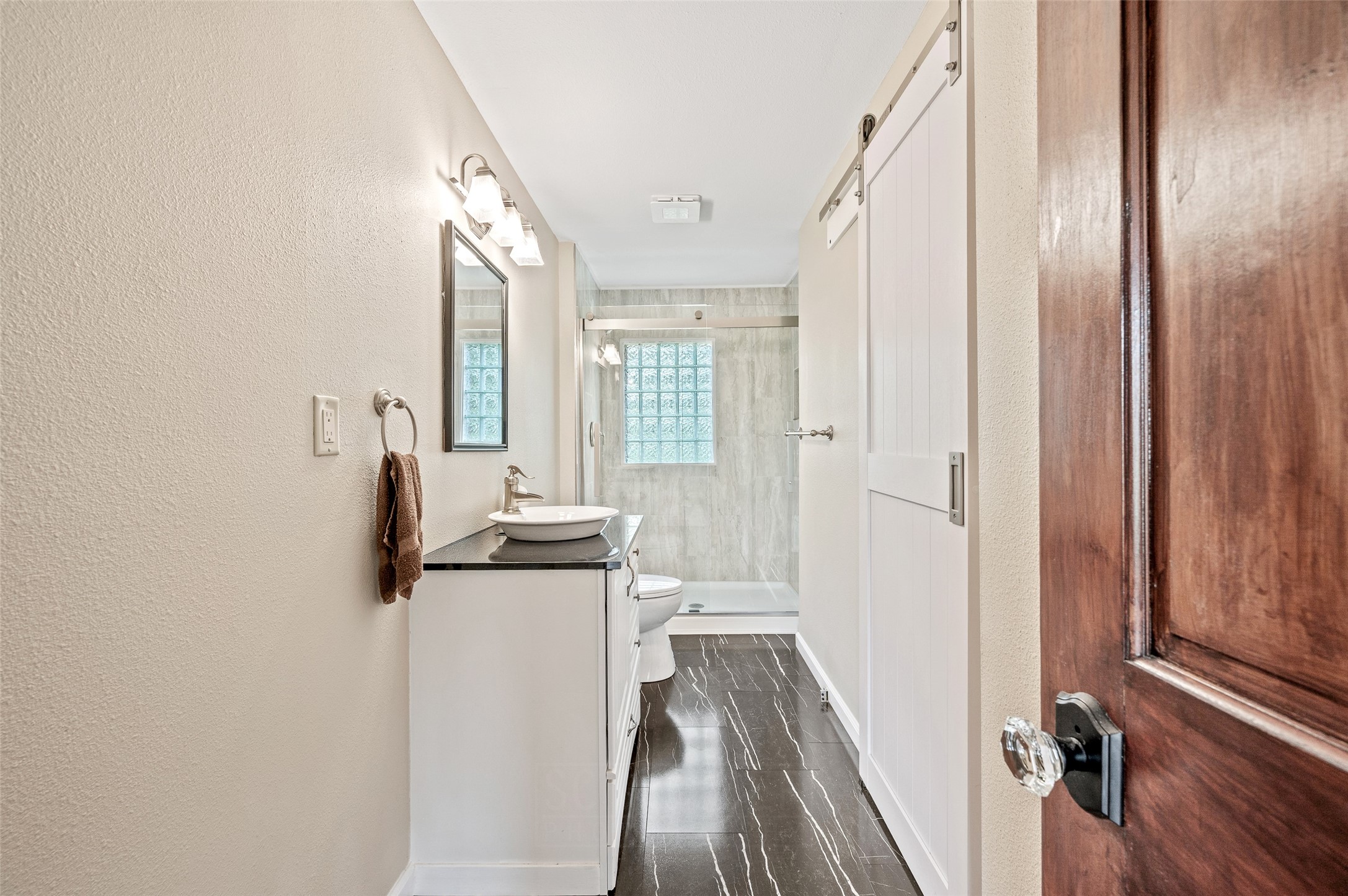 302 W Division Street Property Photo 10