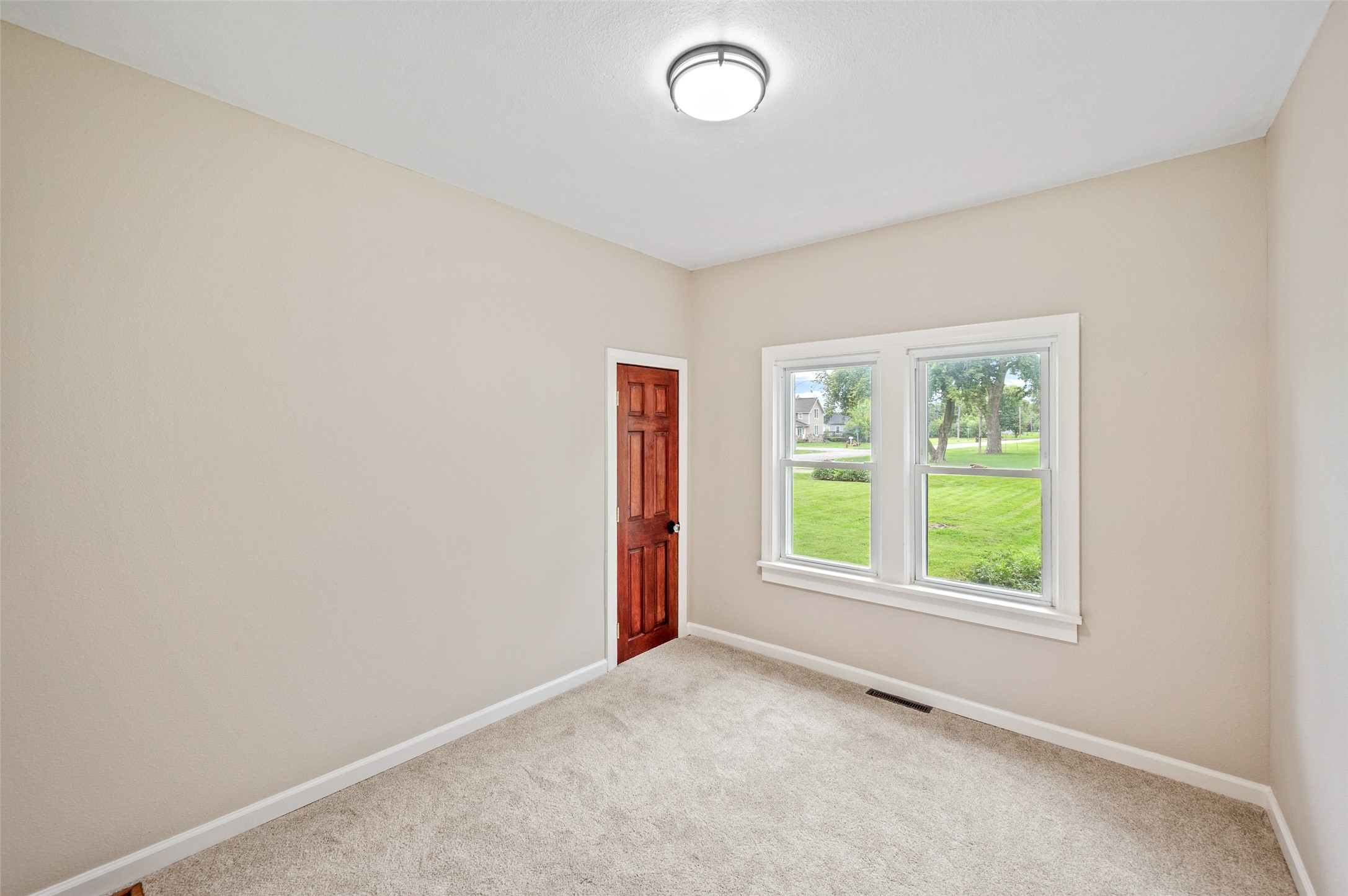 302 W Division Street Property Photo 12