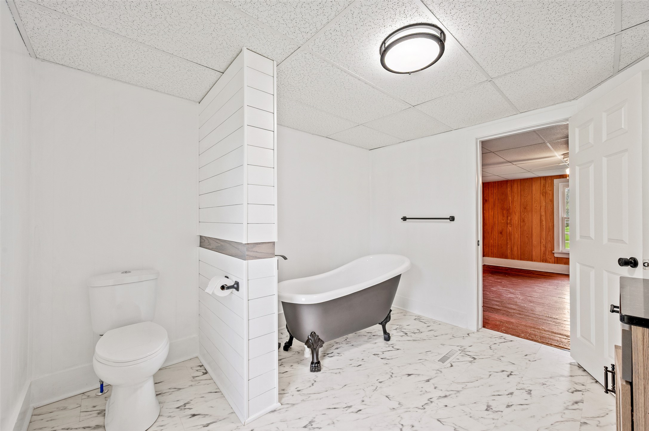 302 W Division Street Property Photo 18