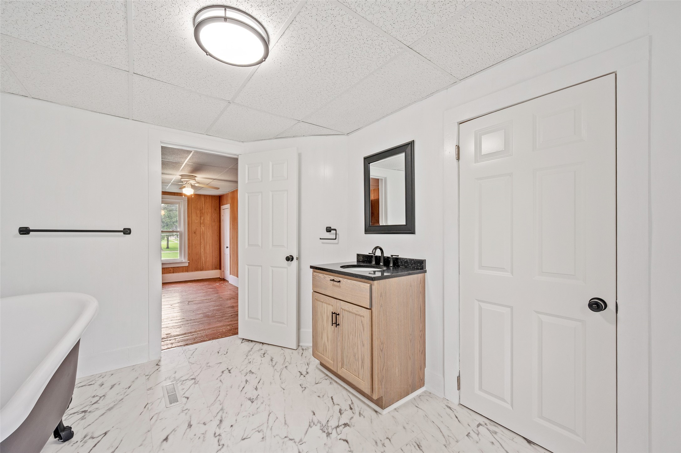 302 W Division Street Property Photo 19