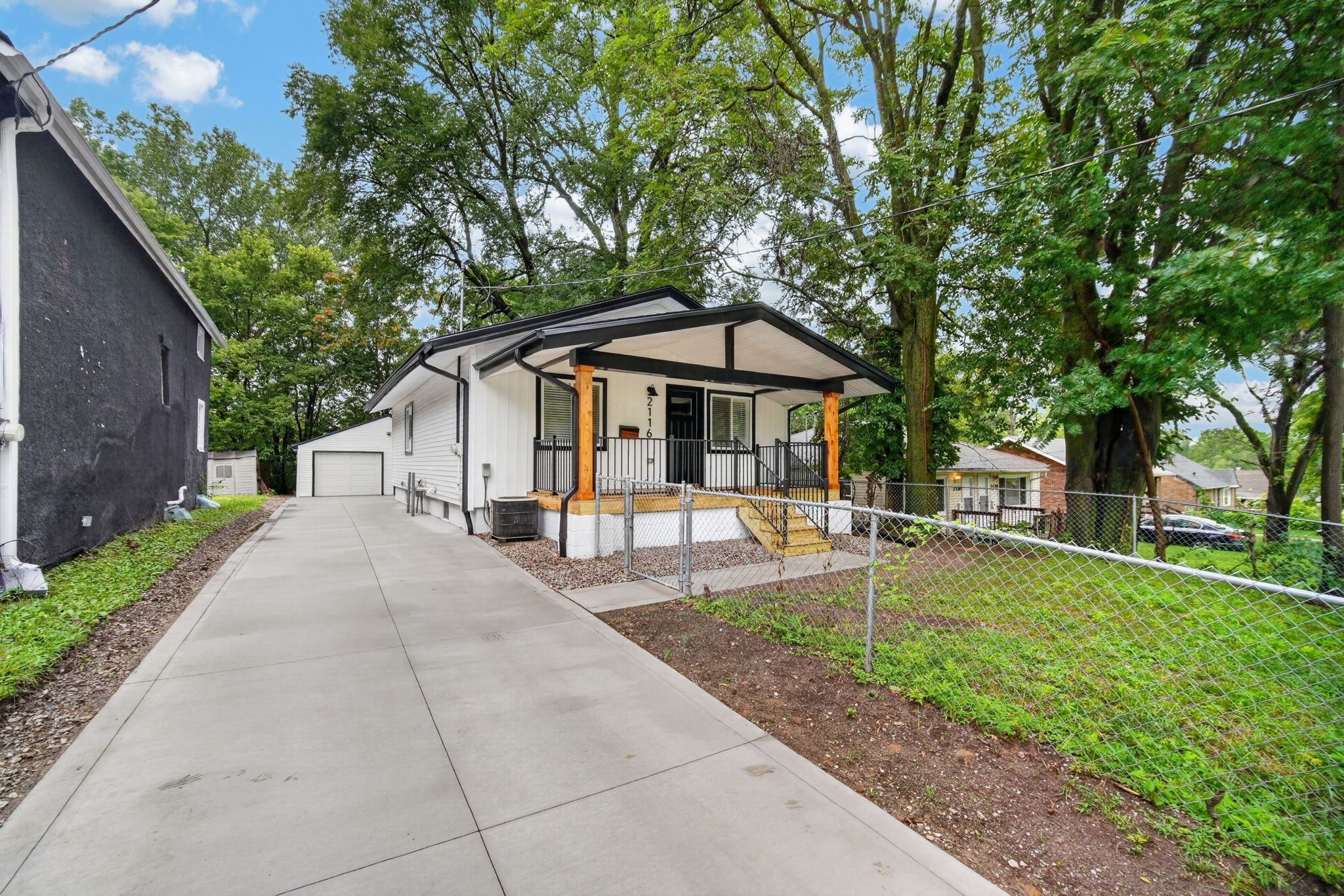 2116 23rd Street Property Photo 1