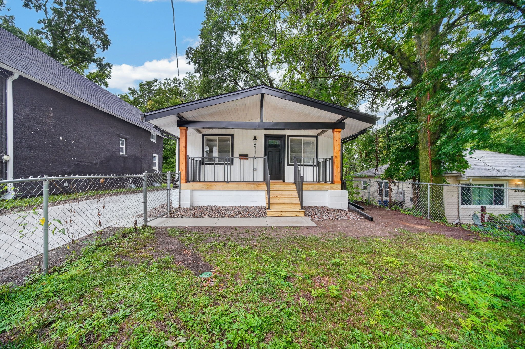2116 23rd Street Property Photo 2