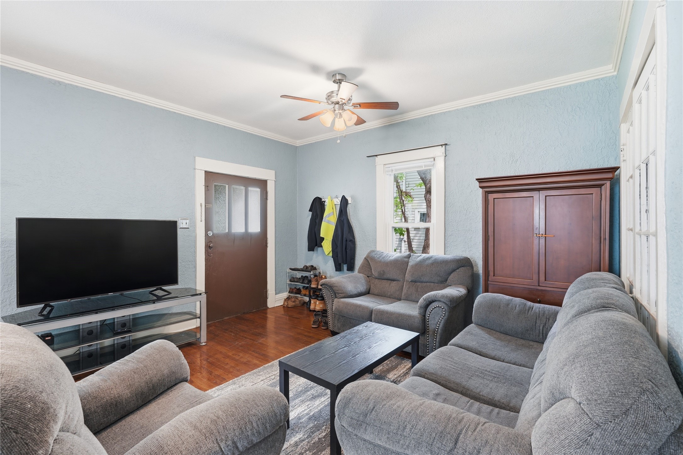 2736 College Avenue Property Photo 4
