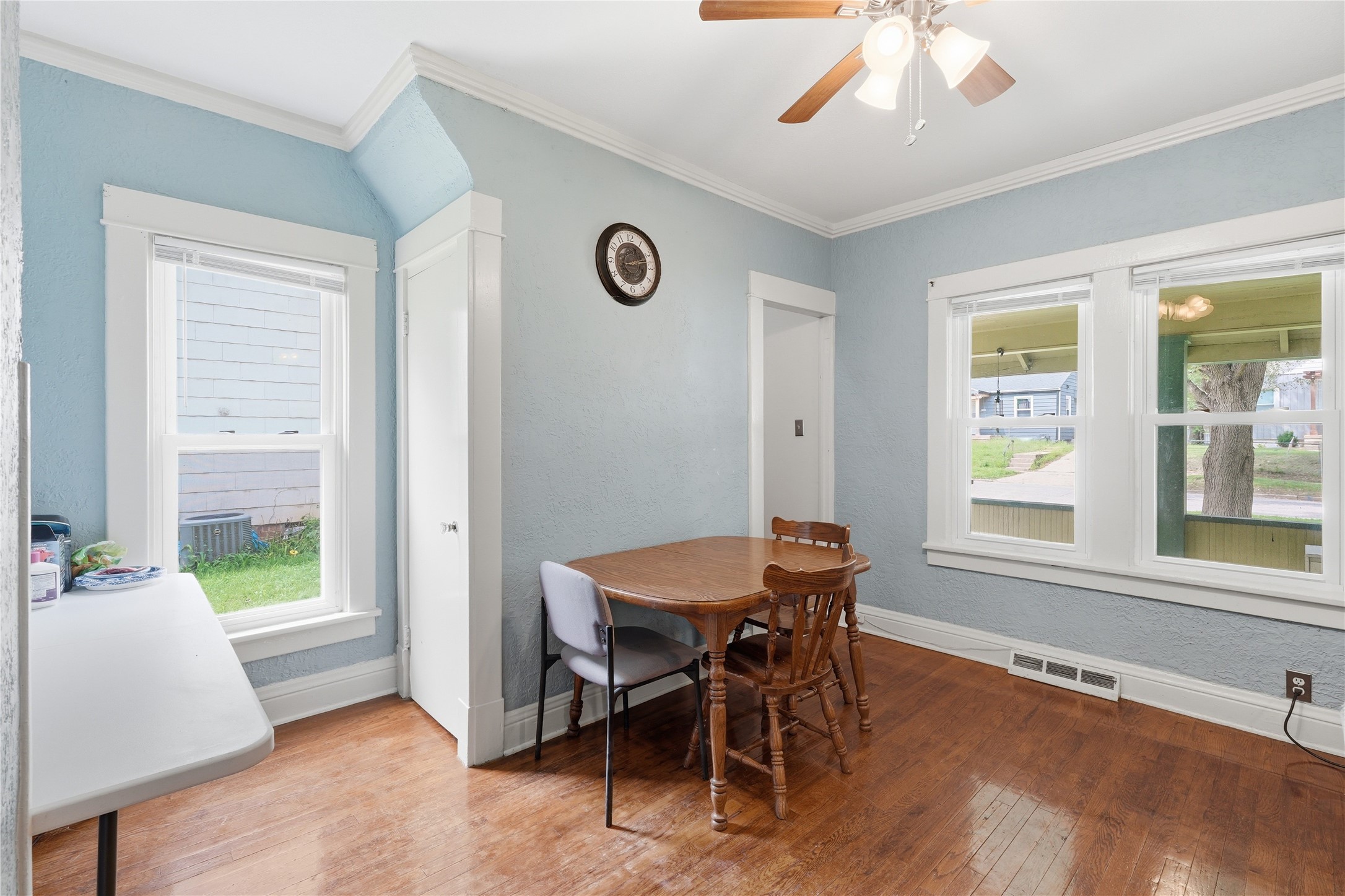 2736 College Avenue Property Photo 6