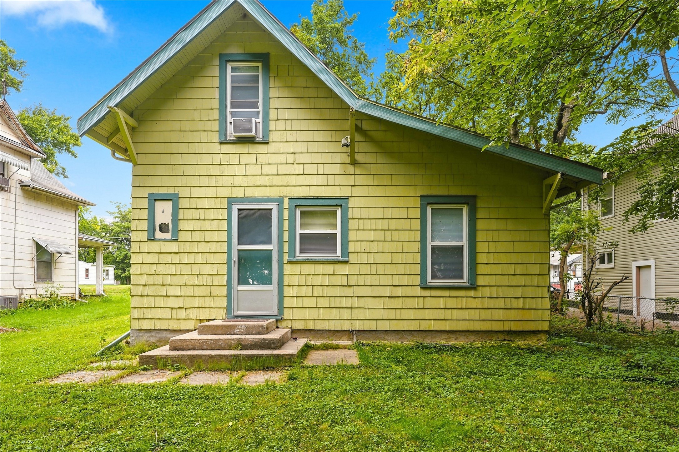 2736 College Avenue Property Photo 19