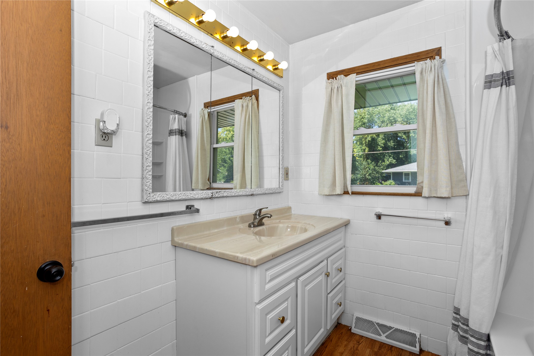 240 Bel Aire Drive Property Photo 8