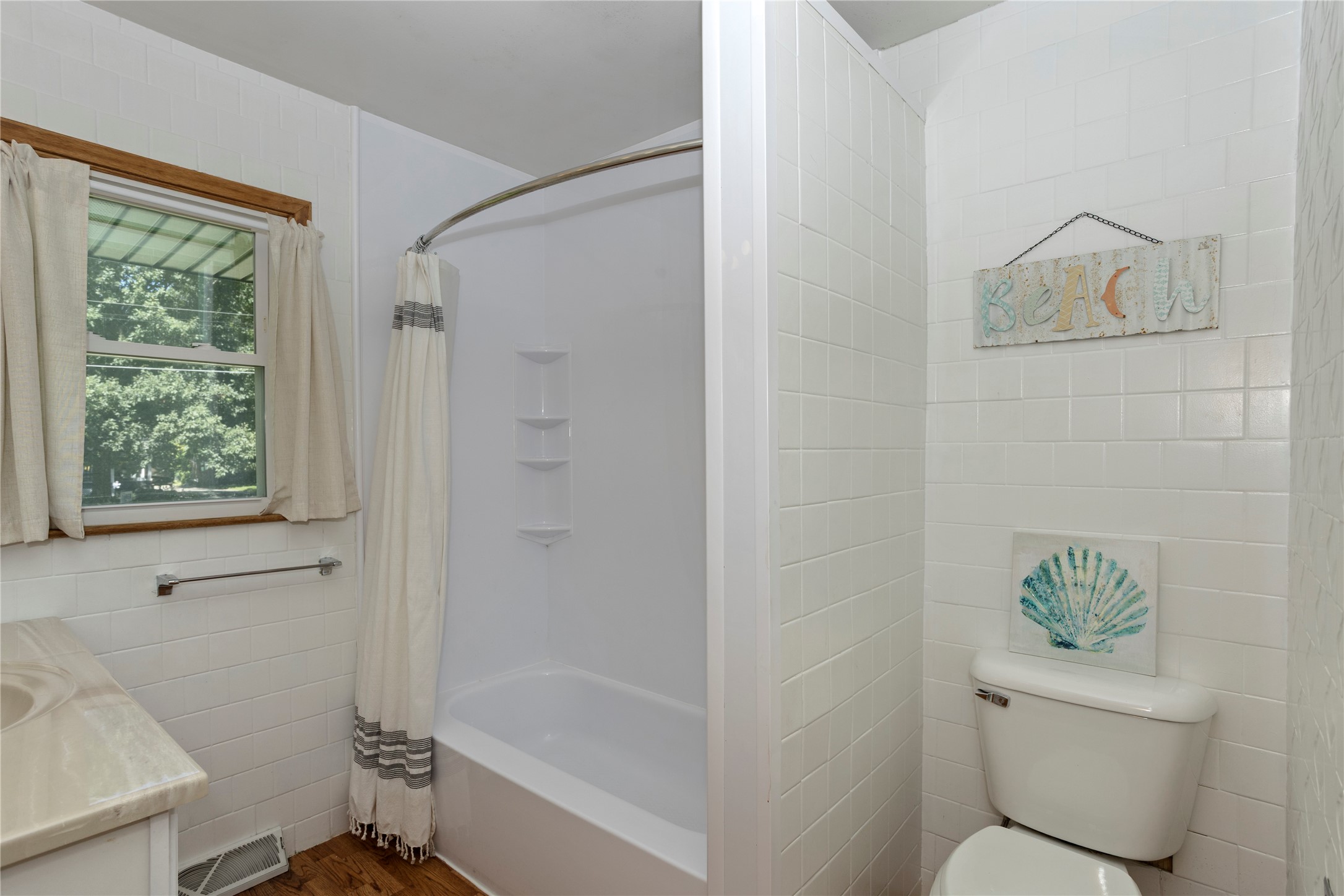 240 Bel Aire Drive Property Photo 9