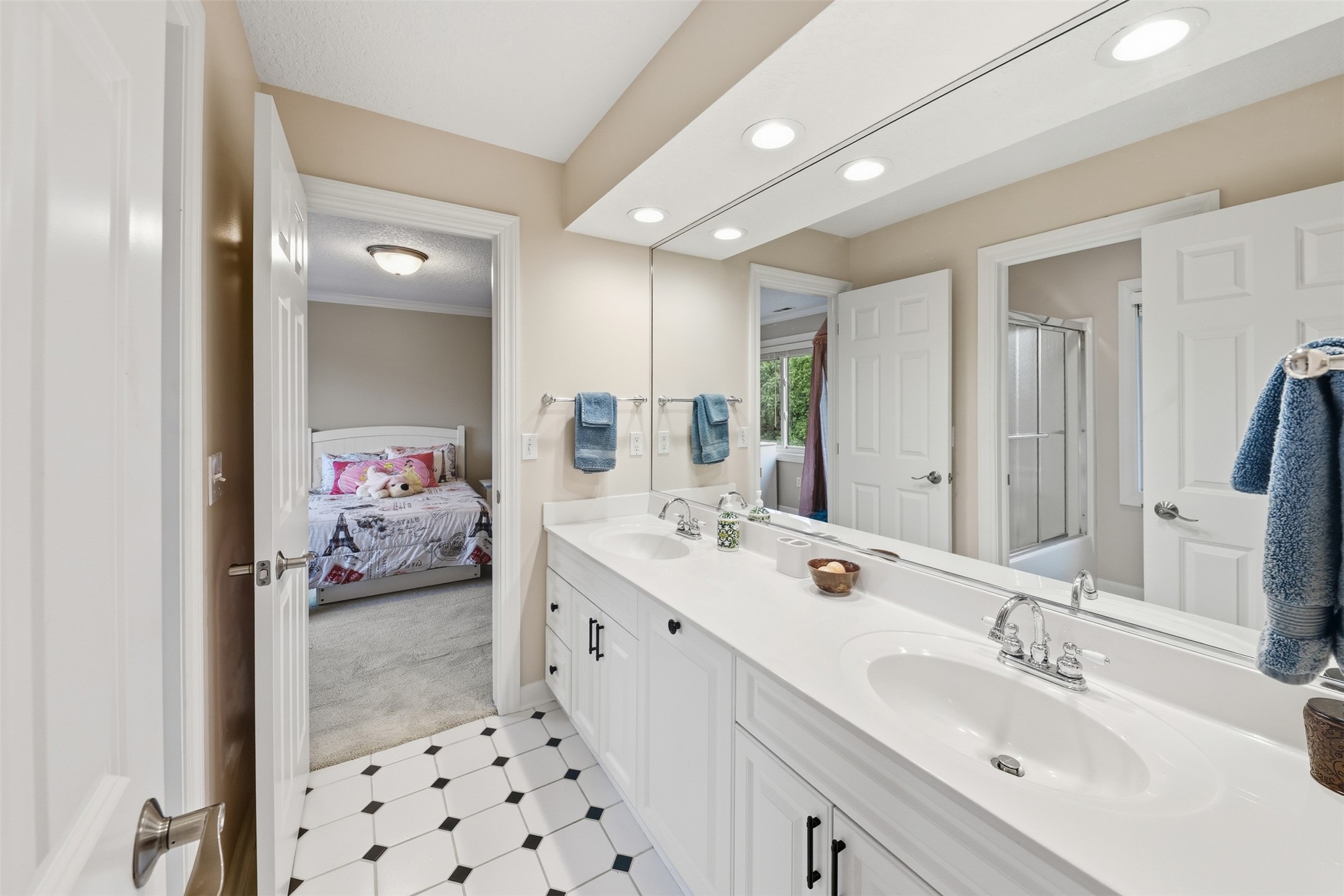 1023 Tulip Tree Lane Property Photo 18