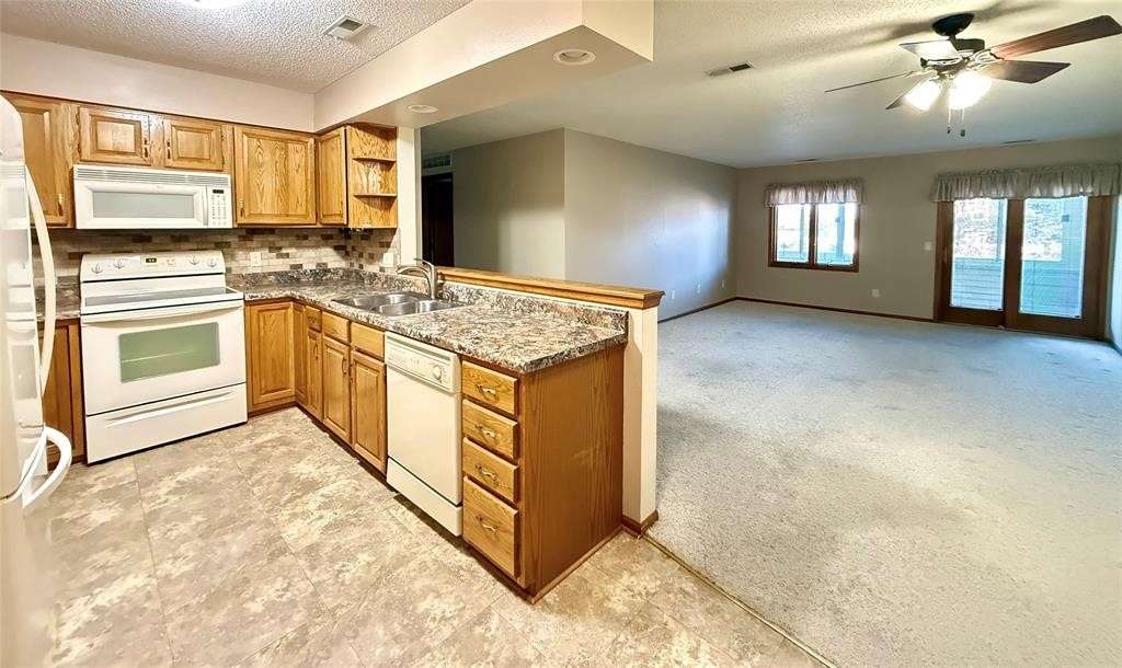 409 Se Delaware Avenue 202 Property Photo 2