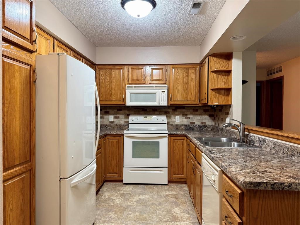 409 Se Delaware Avenue 202 Property Photo 3