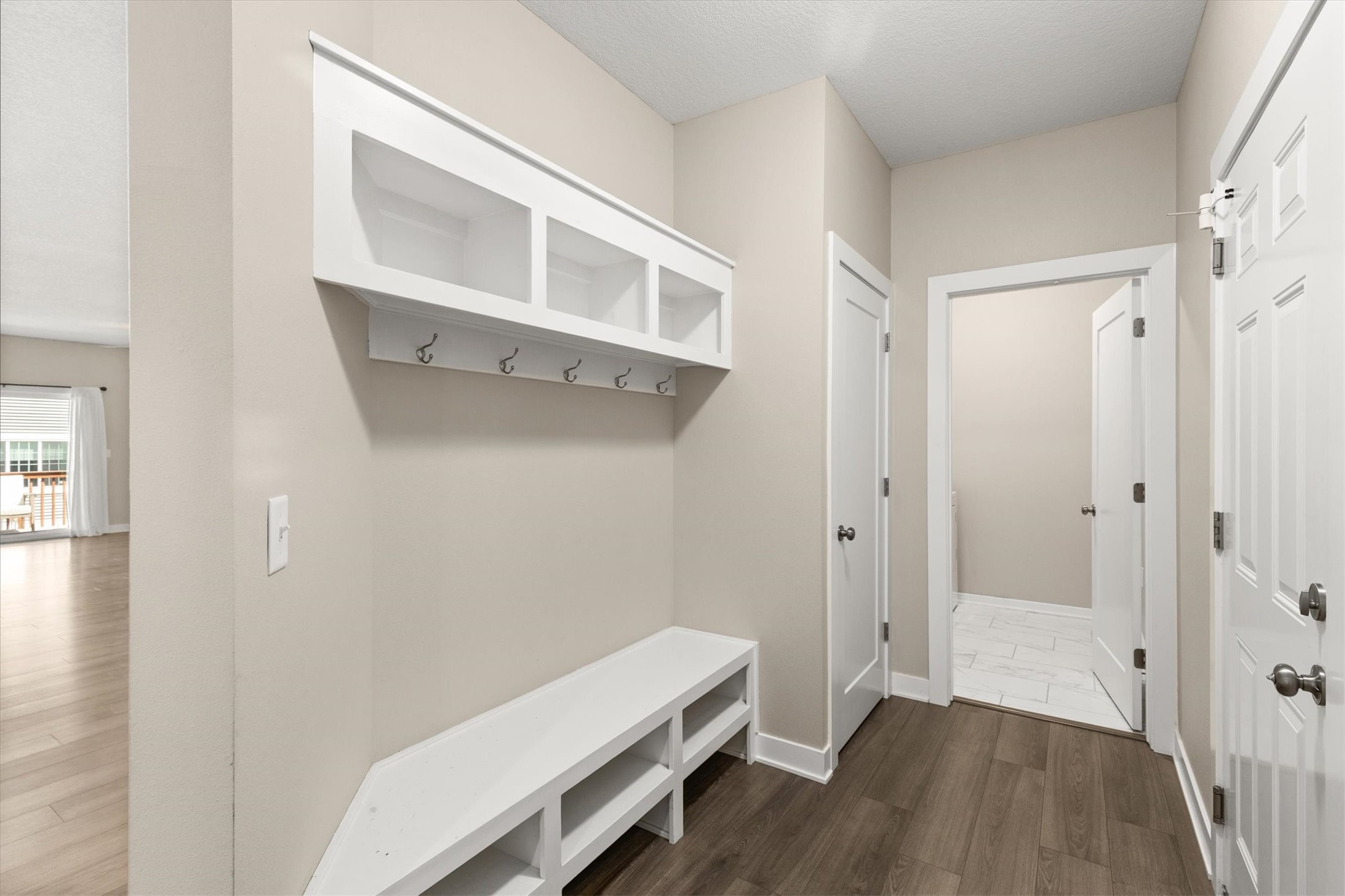 9655 Crowning Drive Property Photo 4