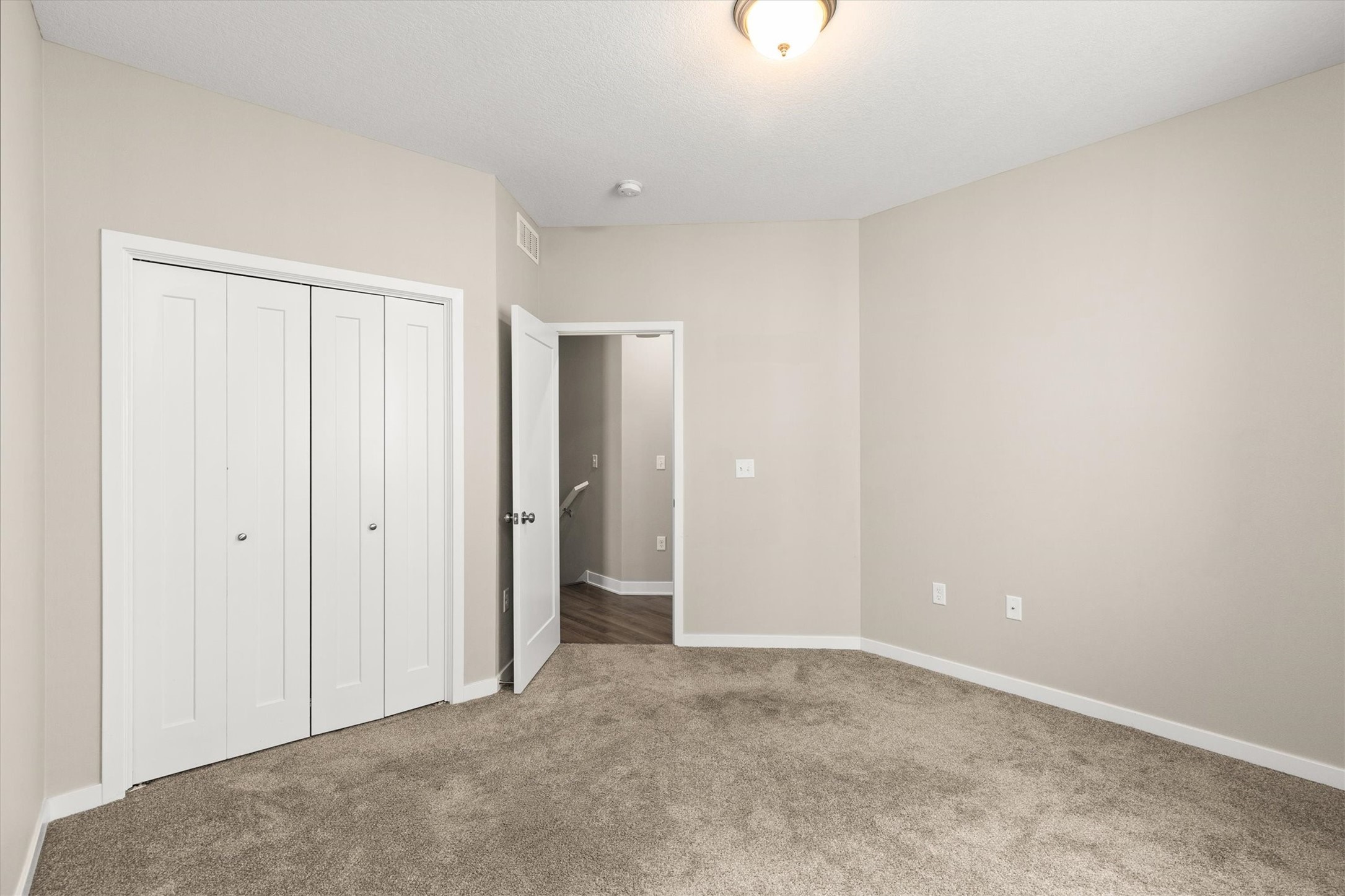 9655 Crowning Drive Property Photo 8