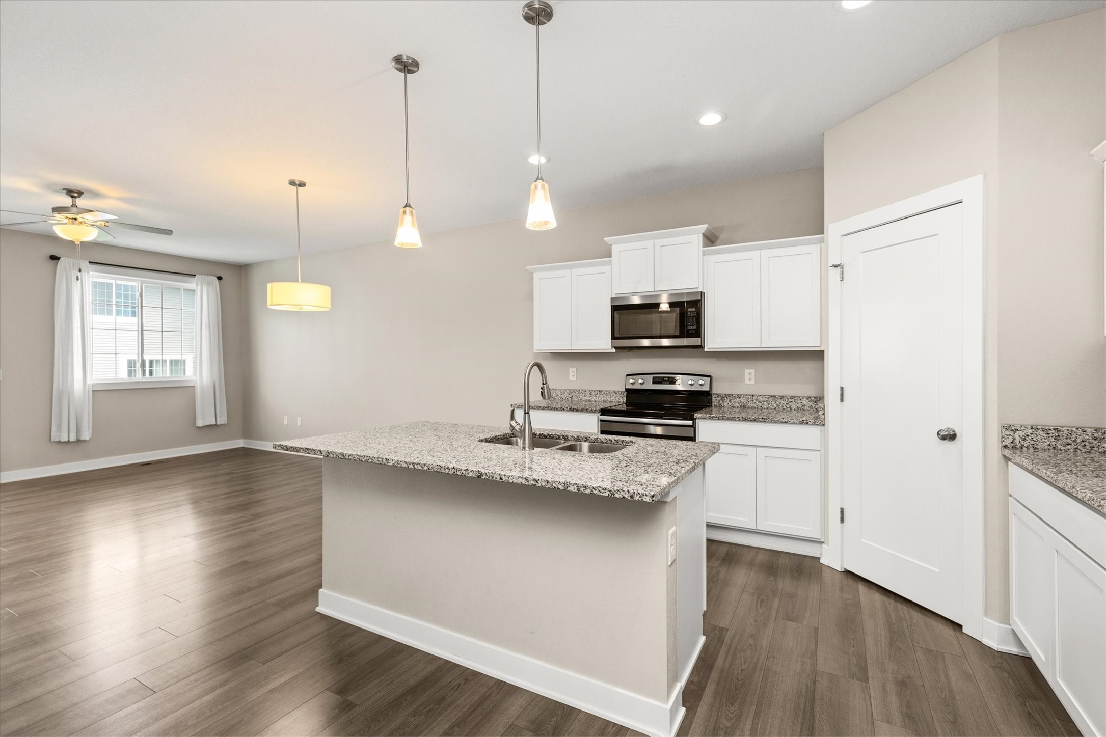 9655 Crowning Drive Property Photo 10