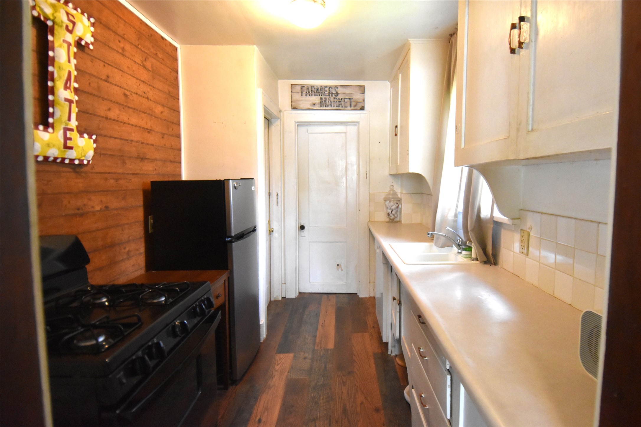 1227 Carroll Avenue Property Photo 9