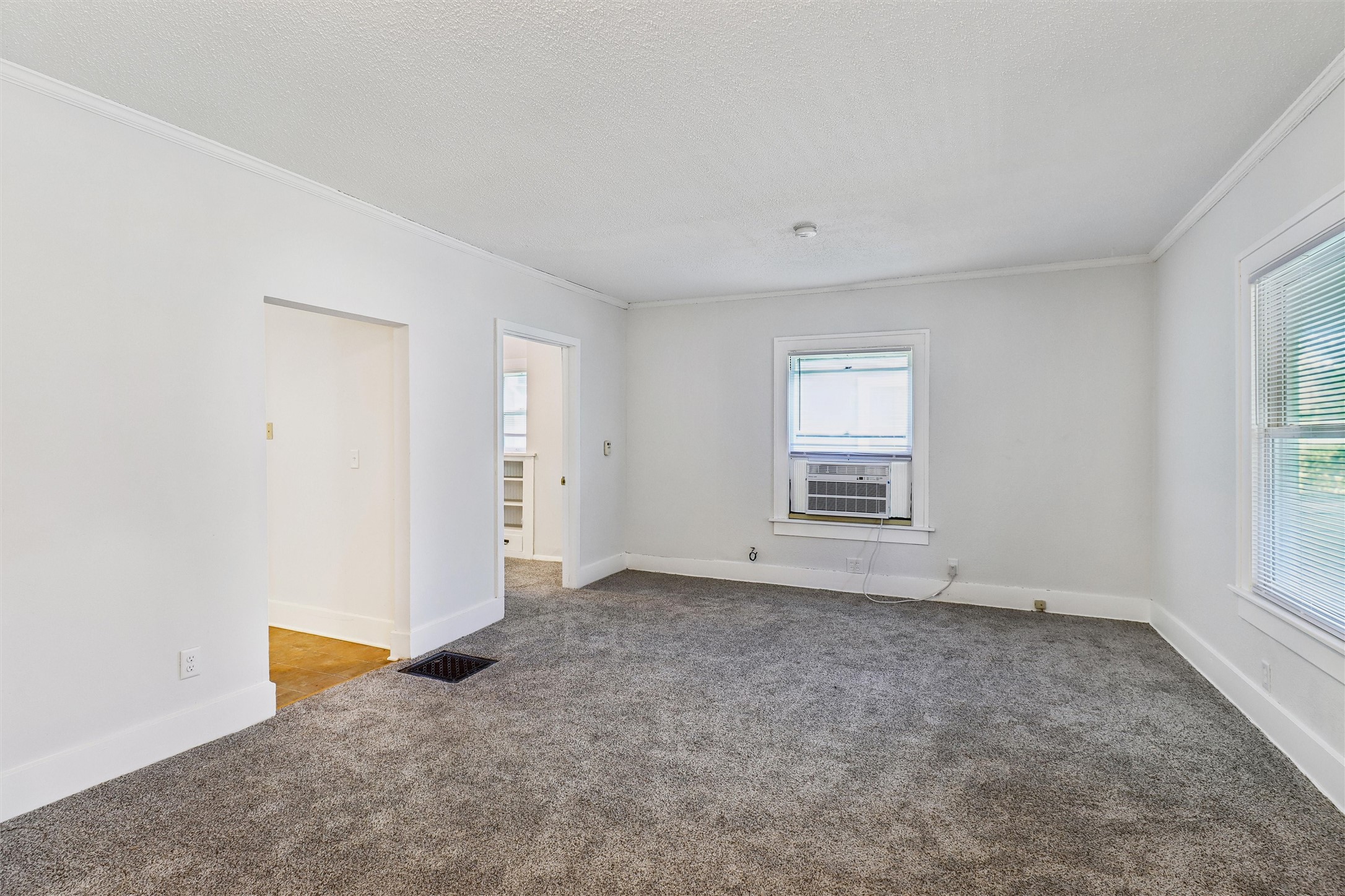 2207 High Street Property Photo 4
