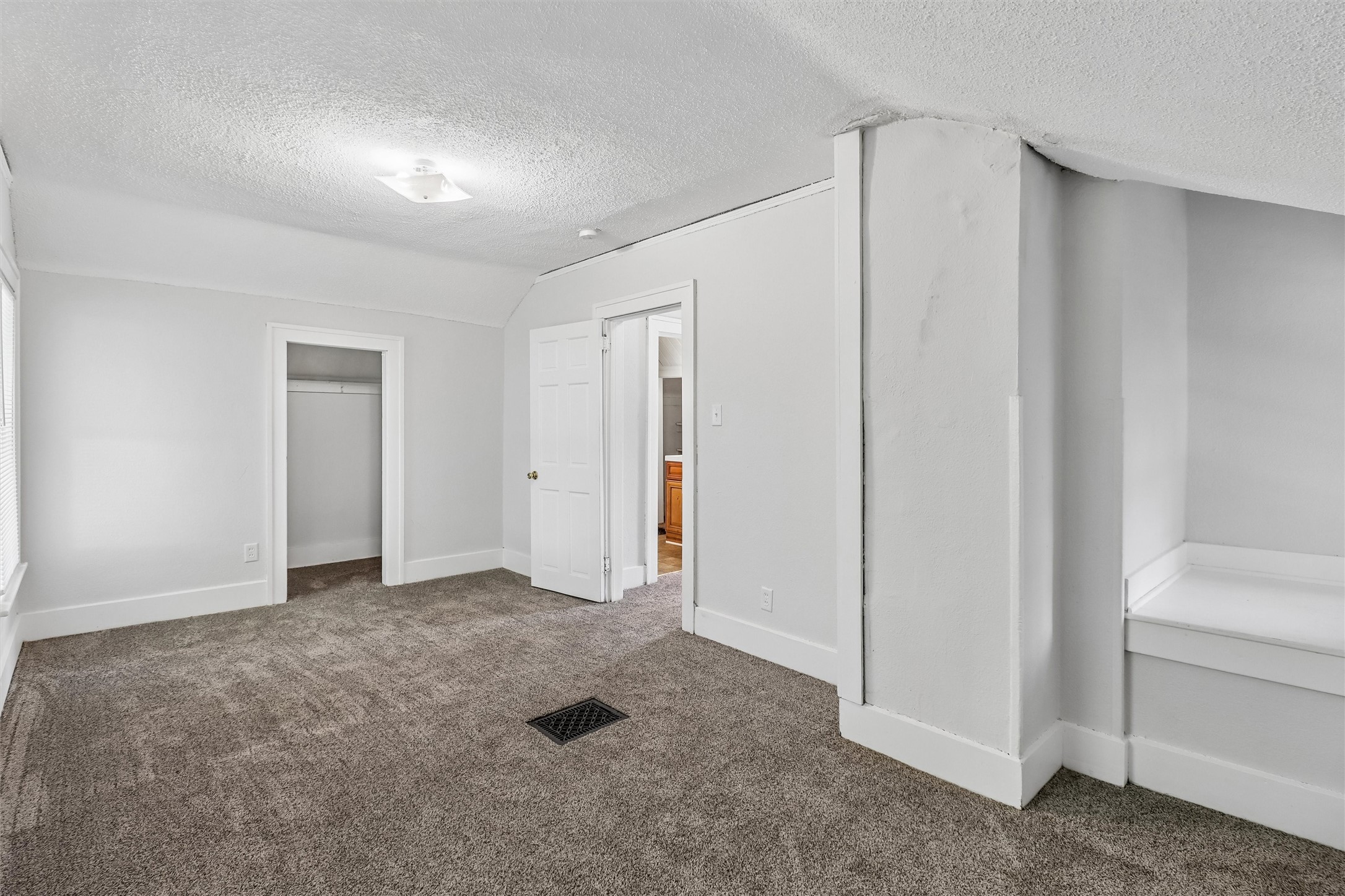 2207 High Street Property Photo 9