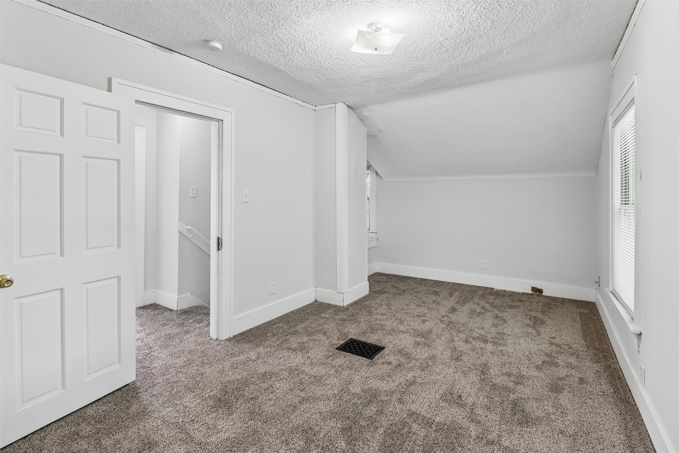 2207 High Street Property Photo 10