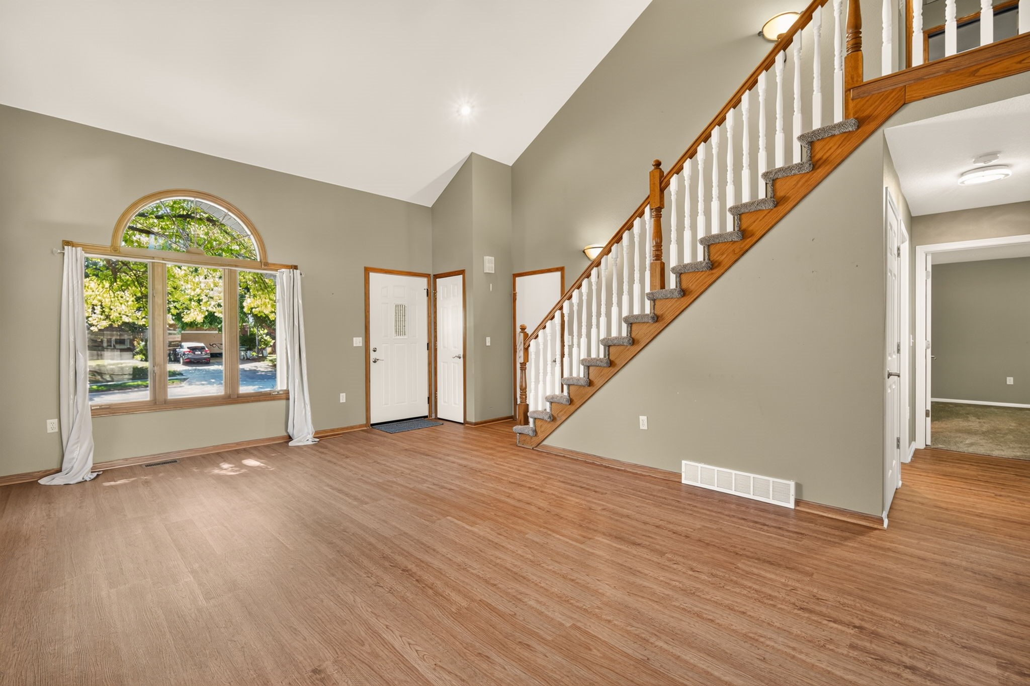 1320 E 17th Street Property Photo 5